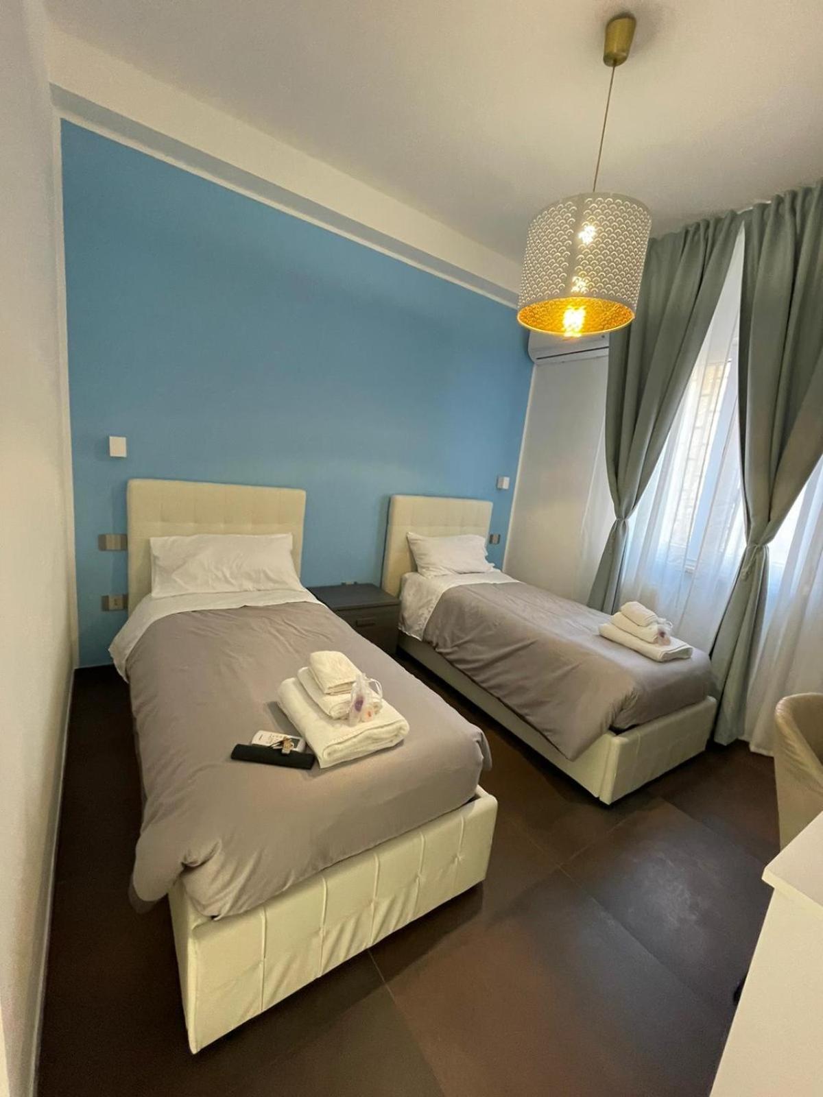 Twin Room - Photo 1