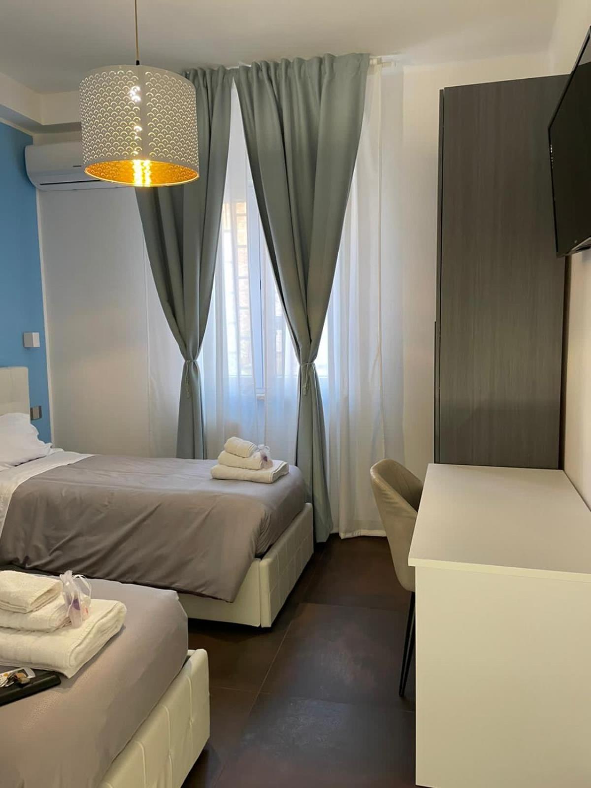 Twin Room - Photo 2