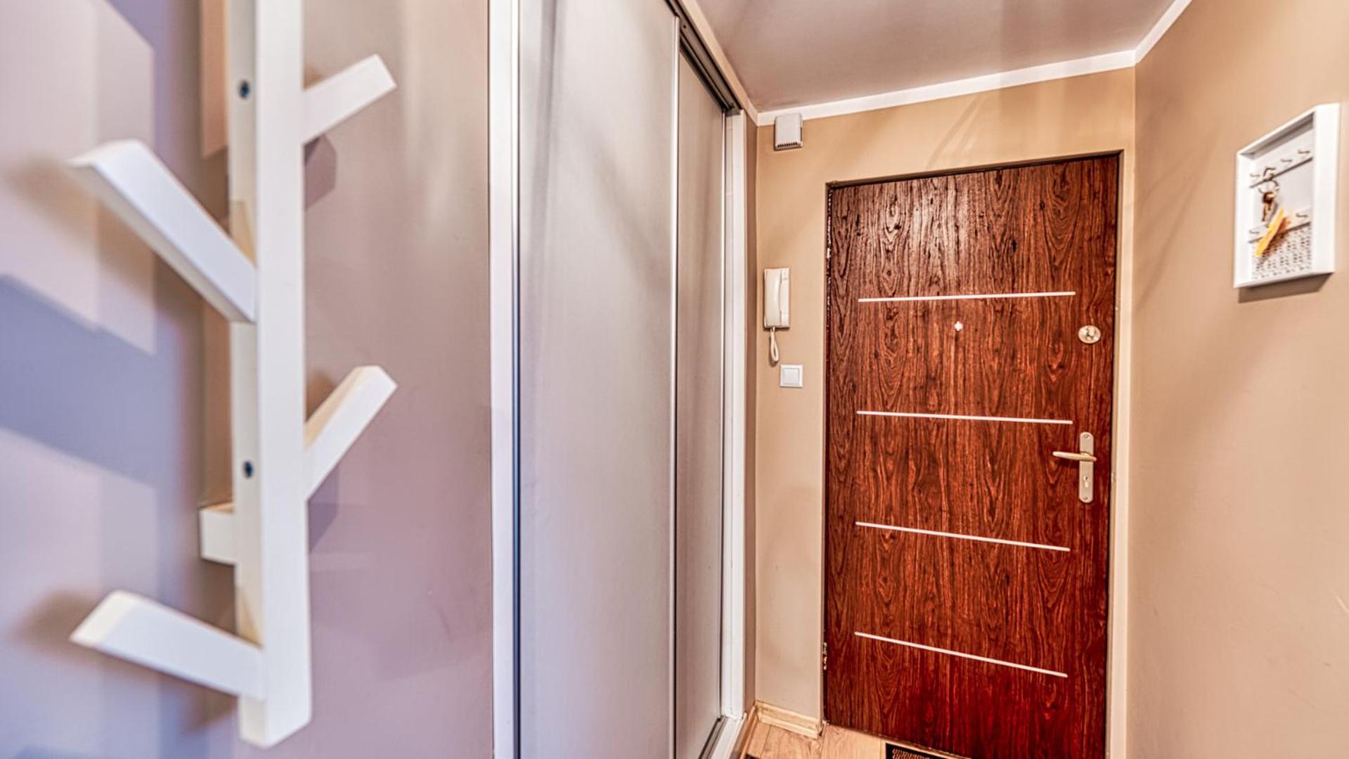 One-Bedroom Apartment - Photo 3