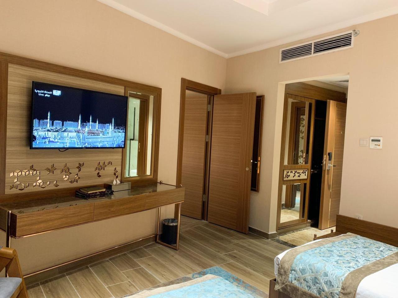 Two-Bedroom Suite - Photo 2