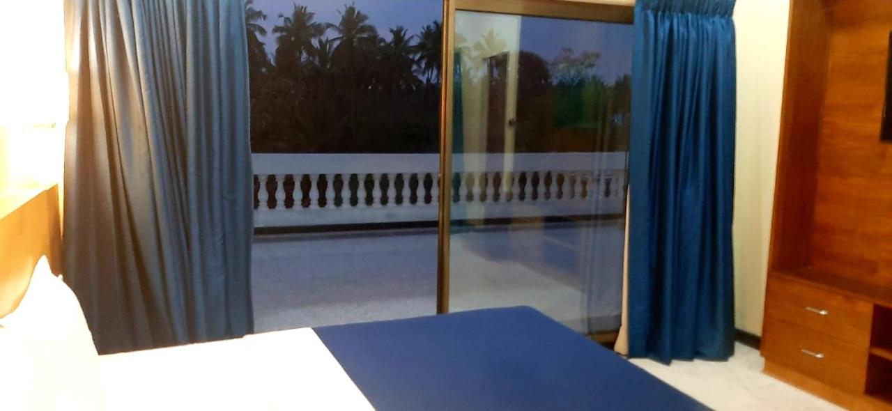 King Suite with Balcony photo 2