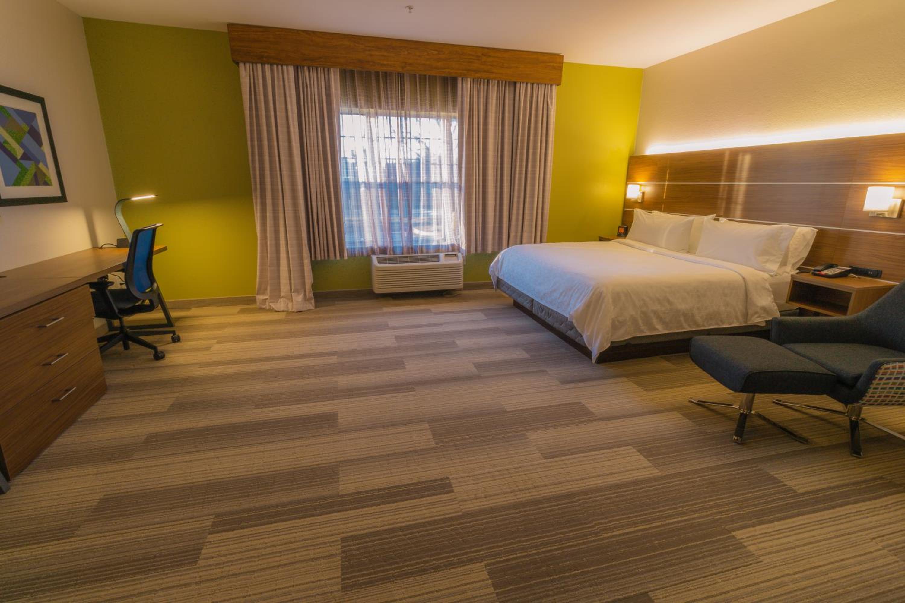 King Suite - Photo 2