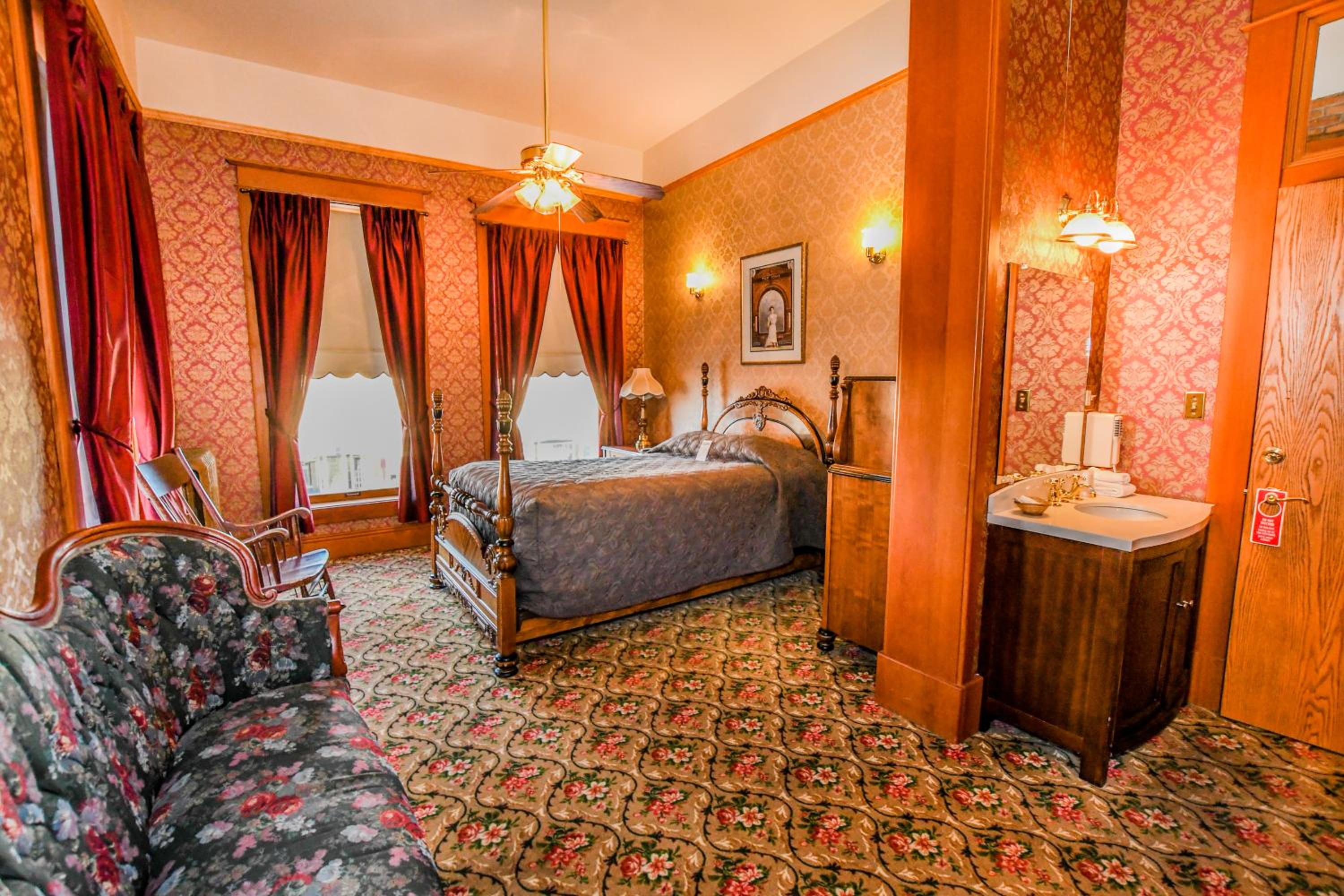 Deluxe Queen Room