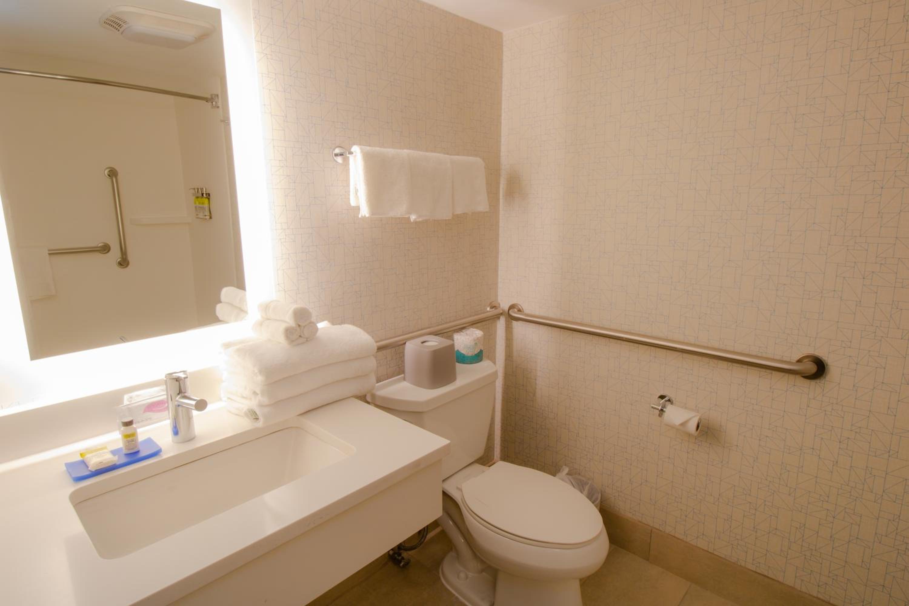 Queen Suite with Two Queen Beds - Mobility Accessible with Tub - Photo 6