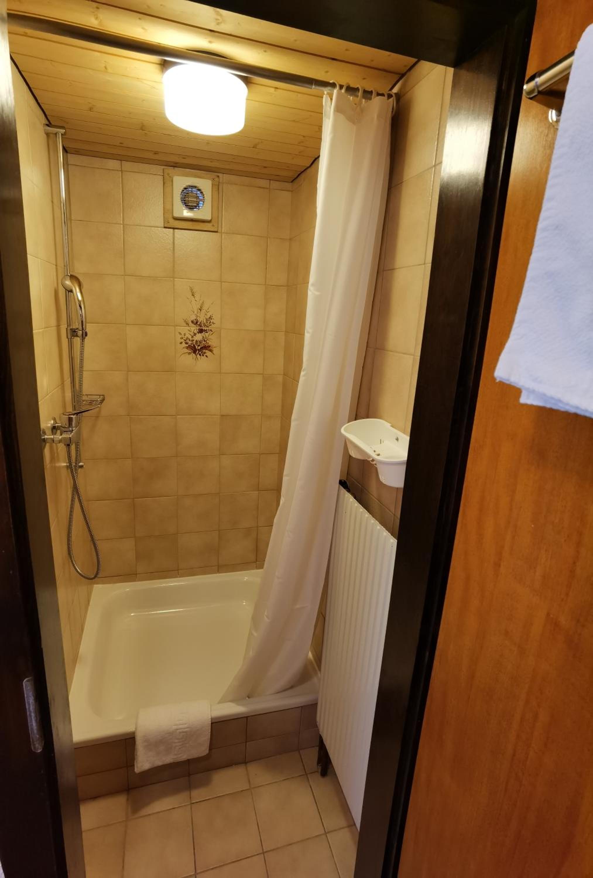 Small Single Room photo 2