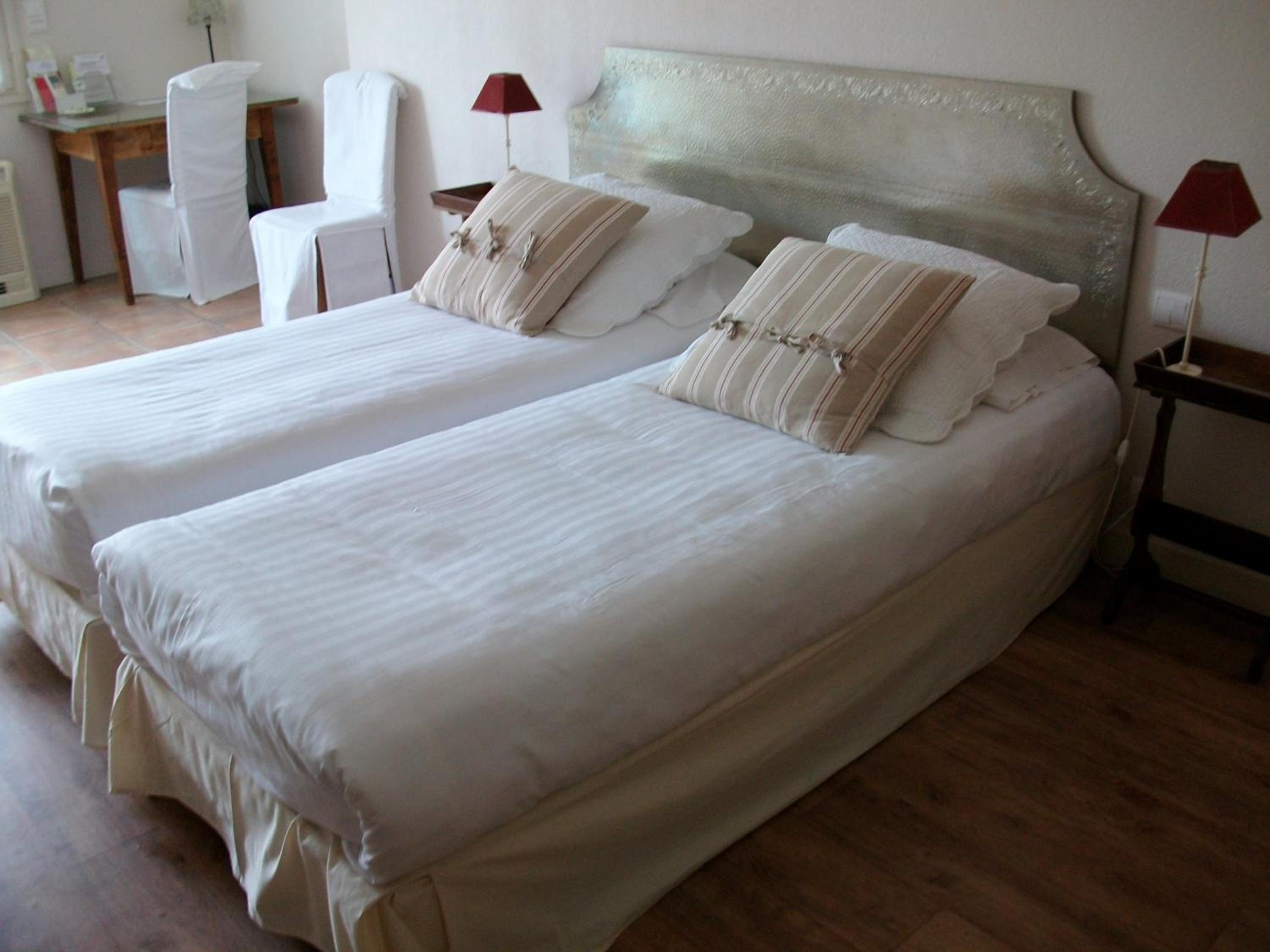 Twin Room with Garden View - Photo 2