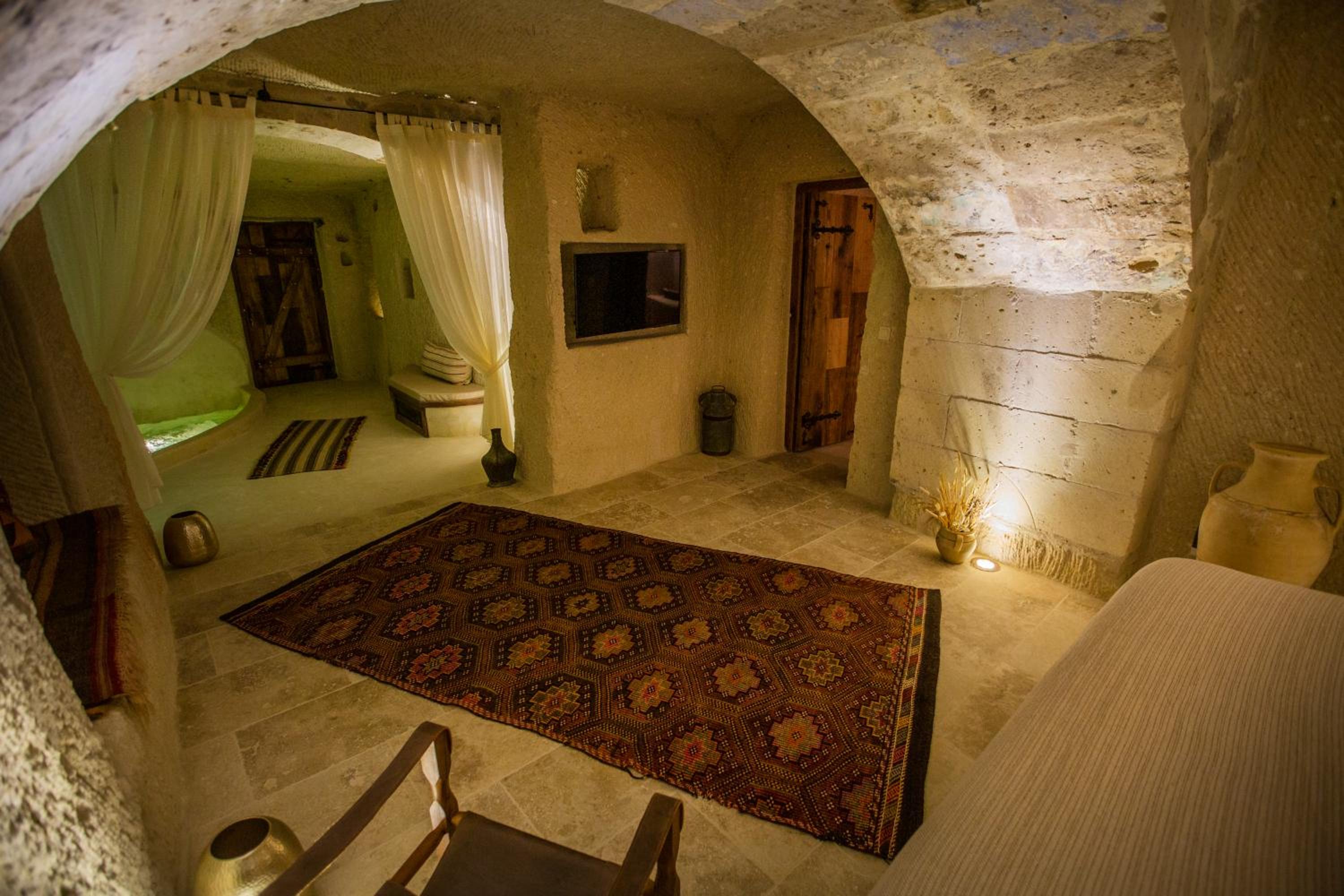 King Suite - Photo 2
