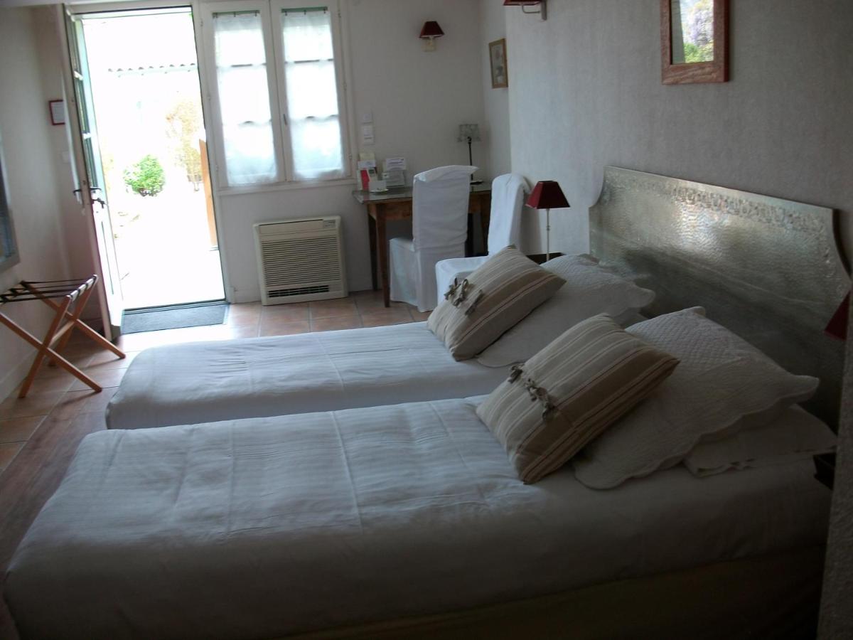 Twin Room with Garden View - Photo 4