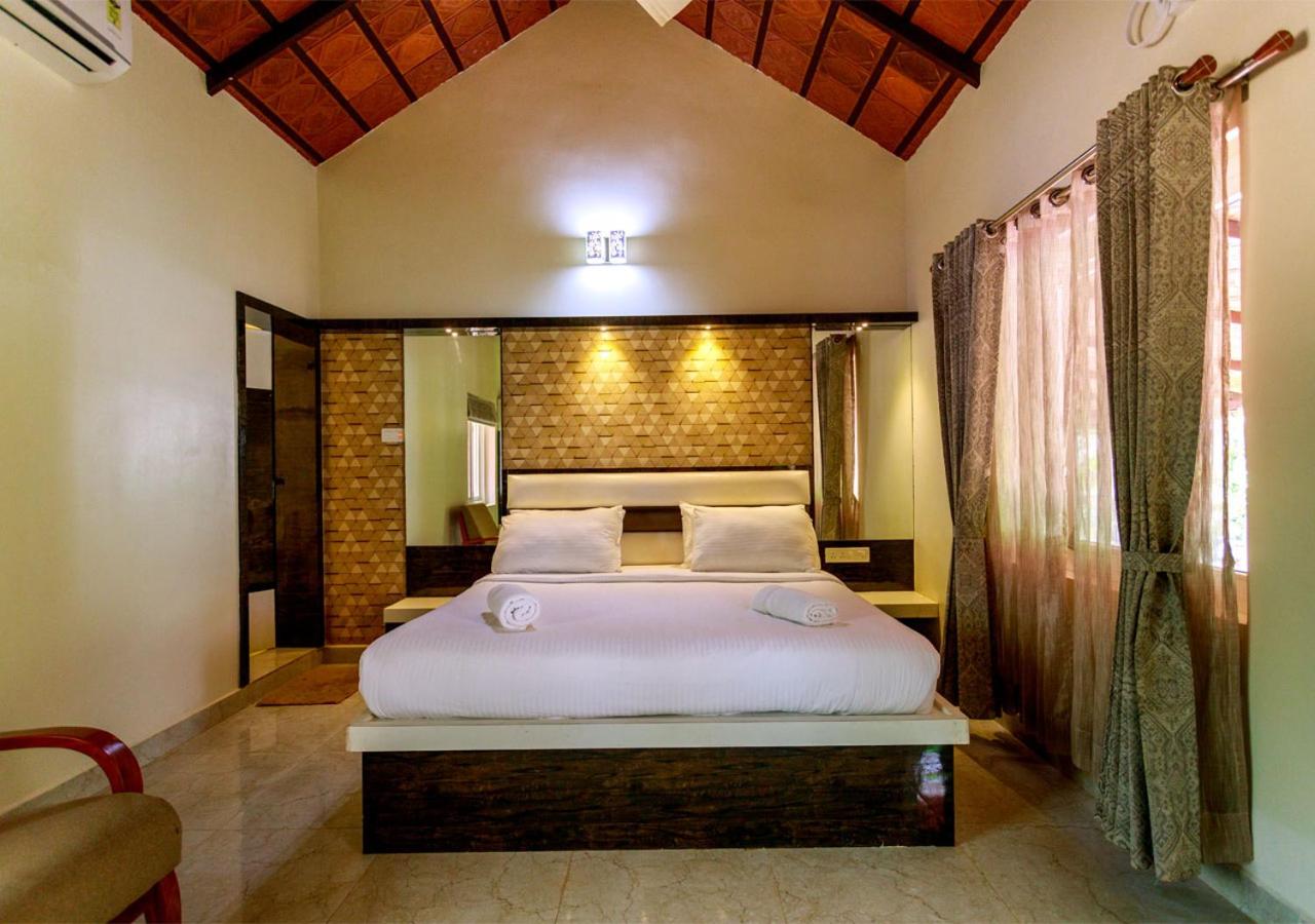 Deluxe Double Room (2 Adults + 1 Child)