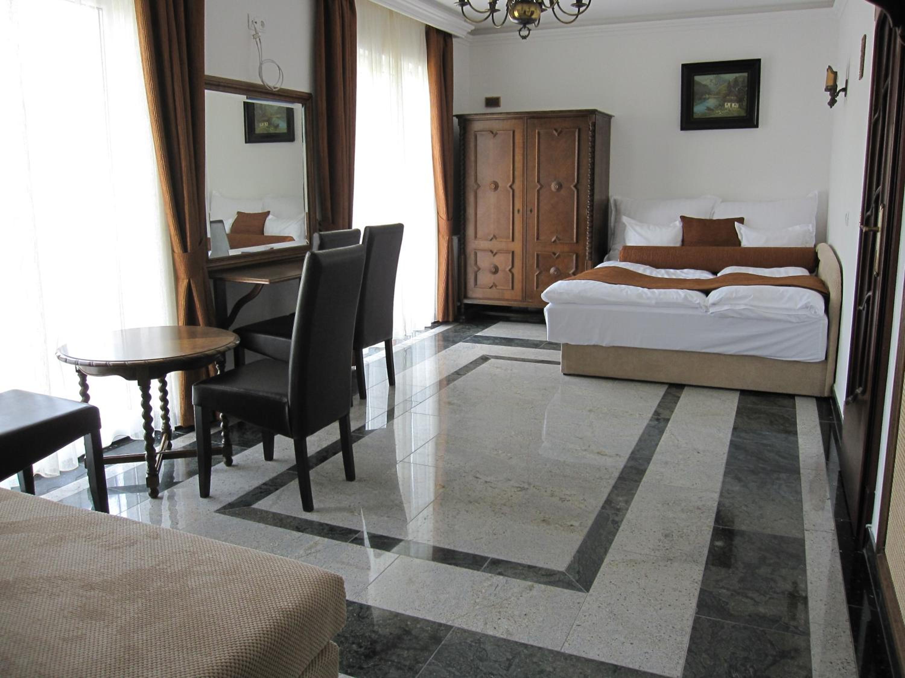 Quadruple Room with Lake View photo 3