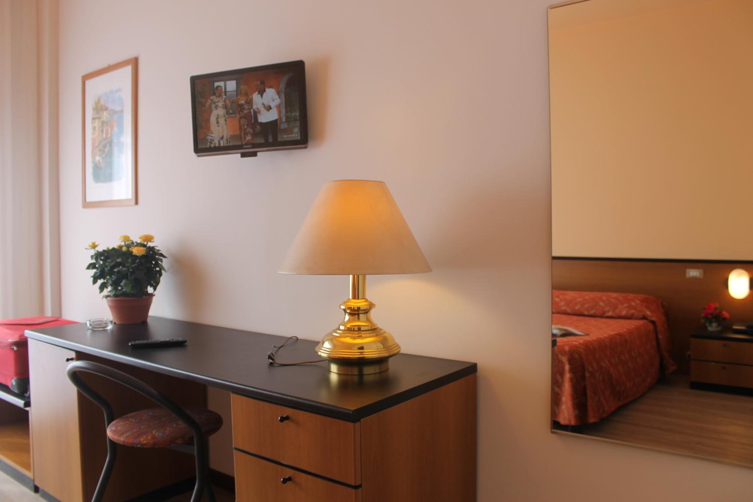Double Room - Photo 5