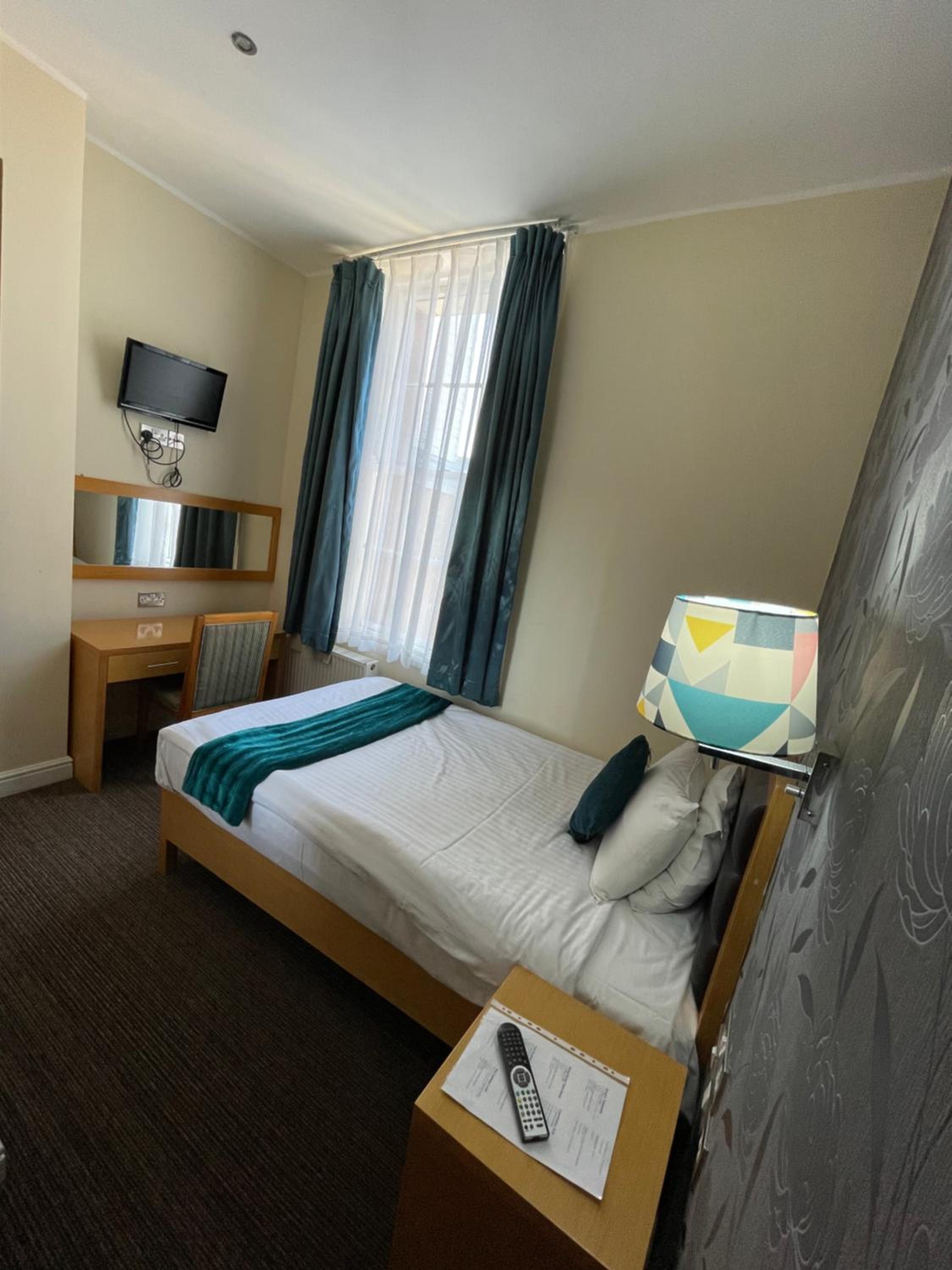 Single Room photo 2