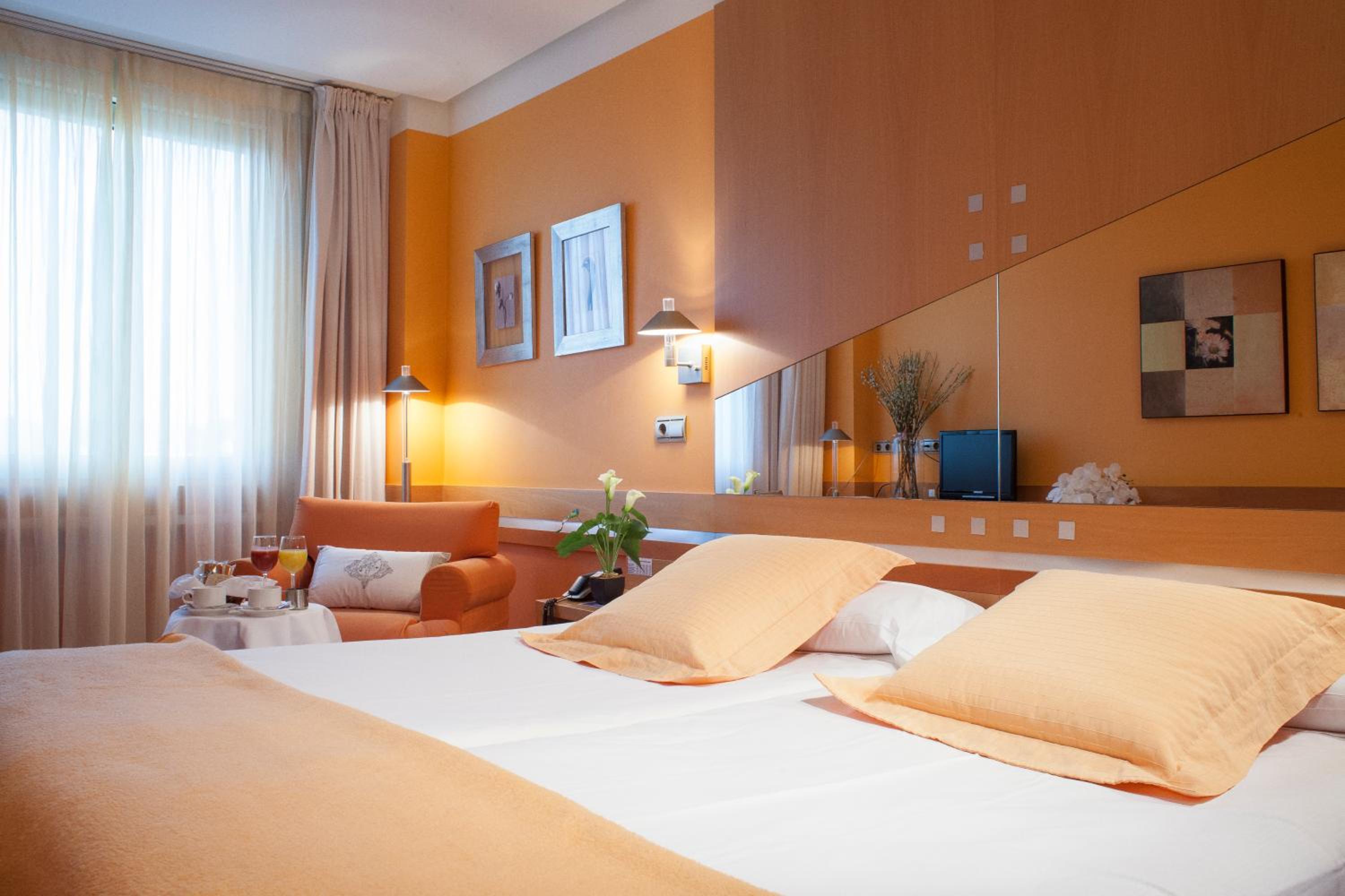 Double or Twin Room - Photo 3