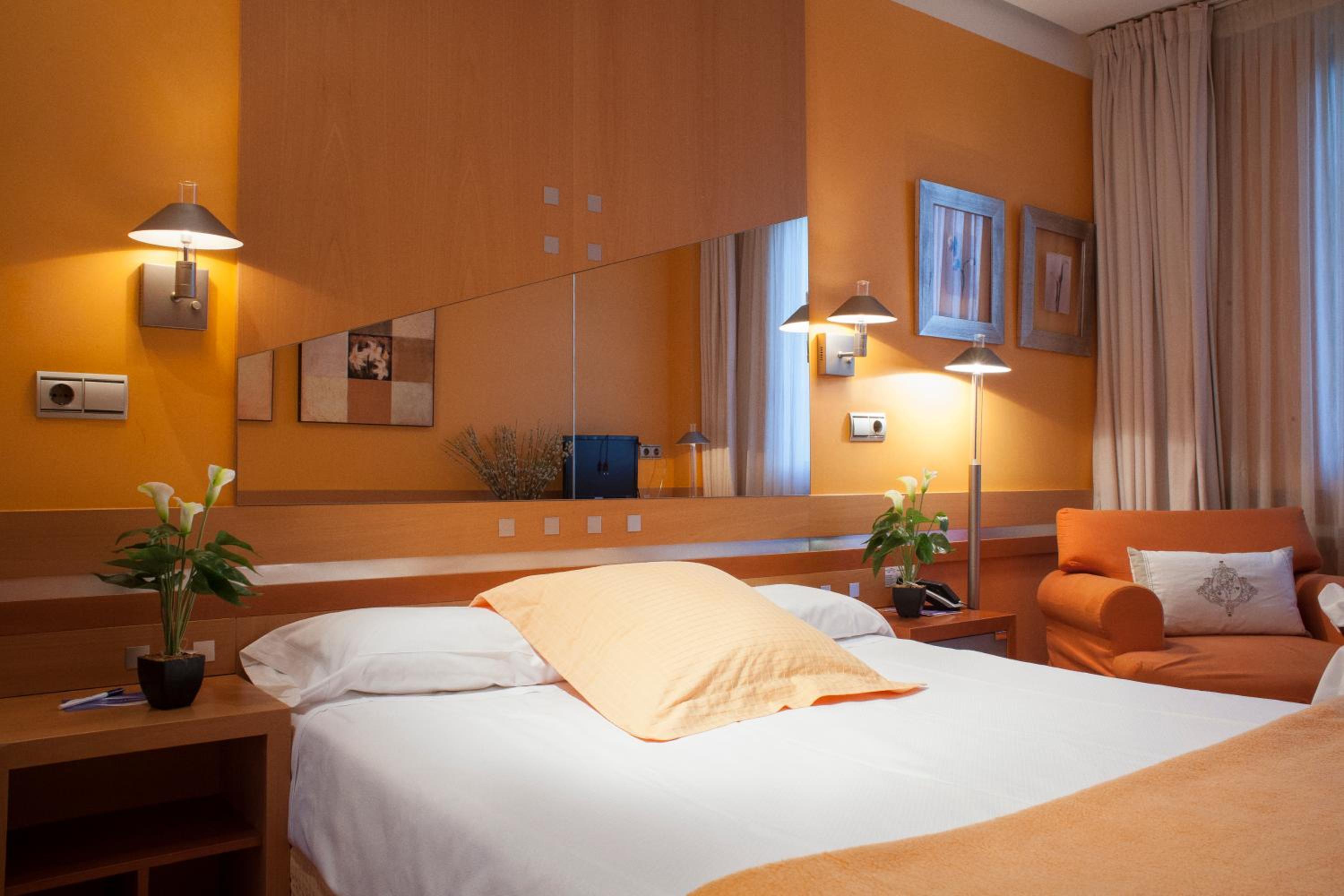 Double or Twin Room - Photo 4