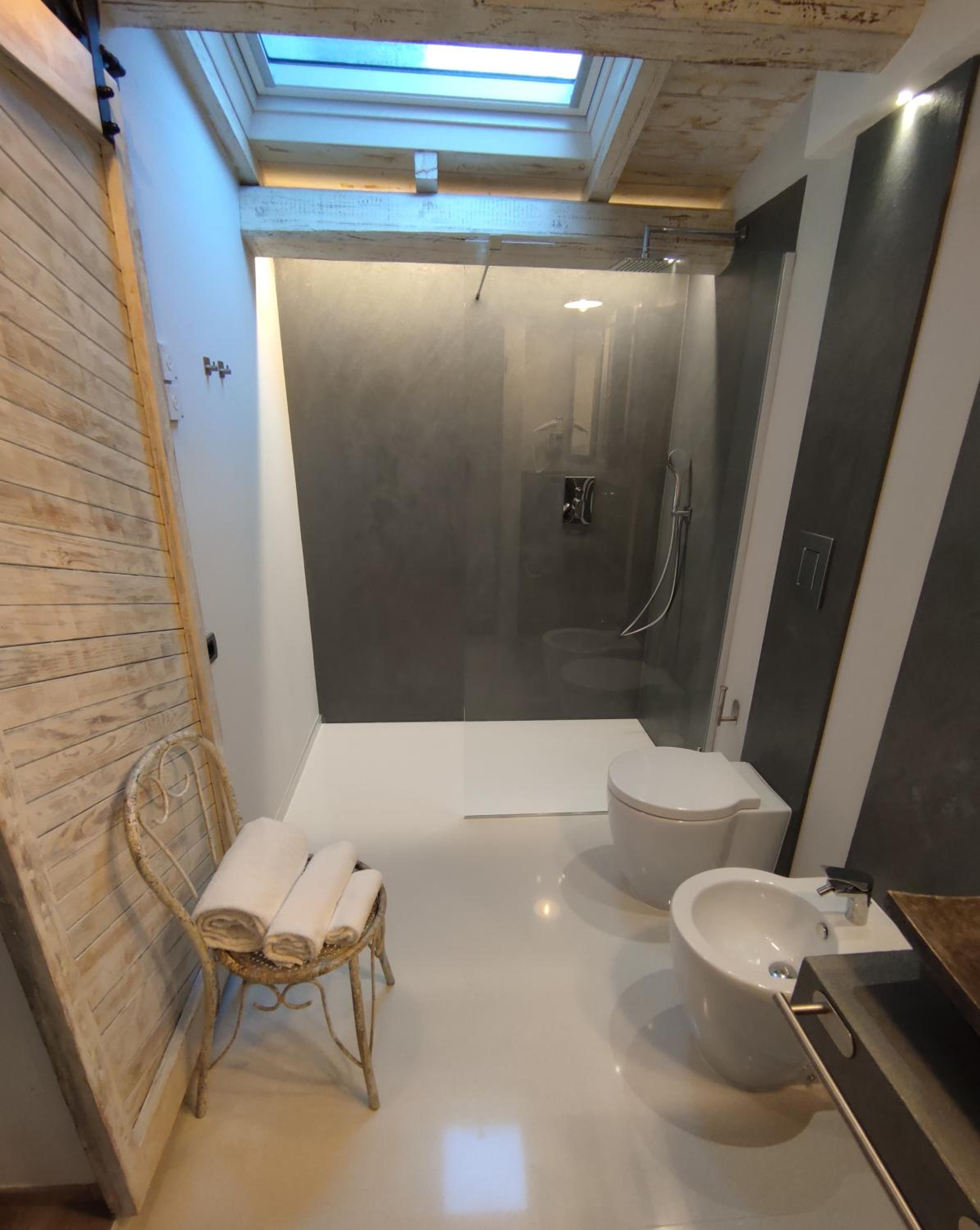 Double Room with Private Bathroom - Photo 7