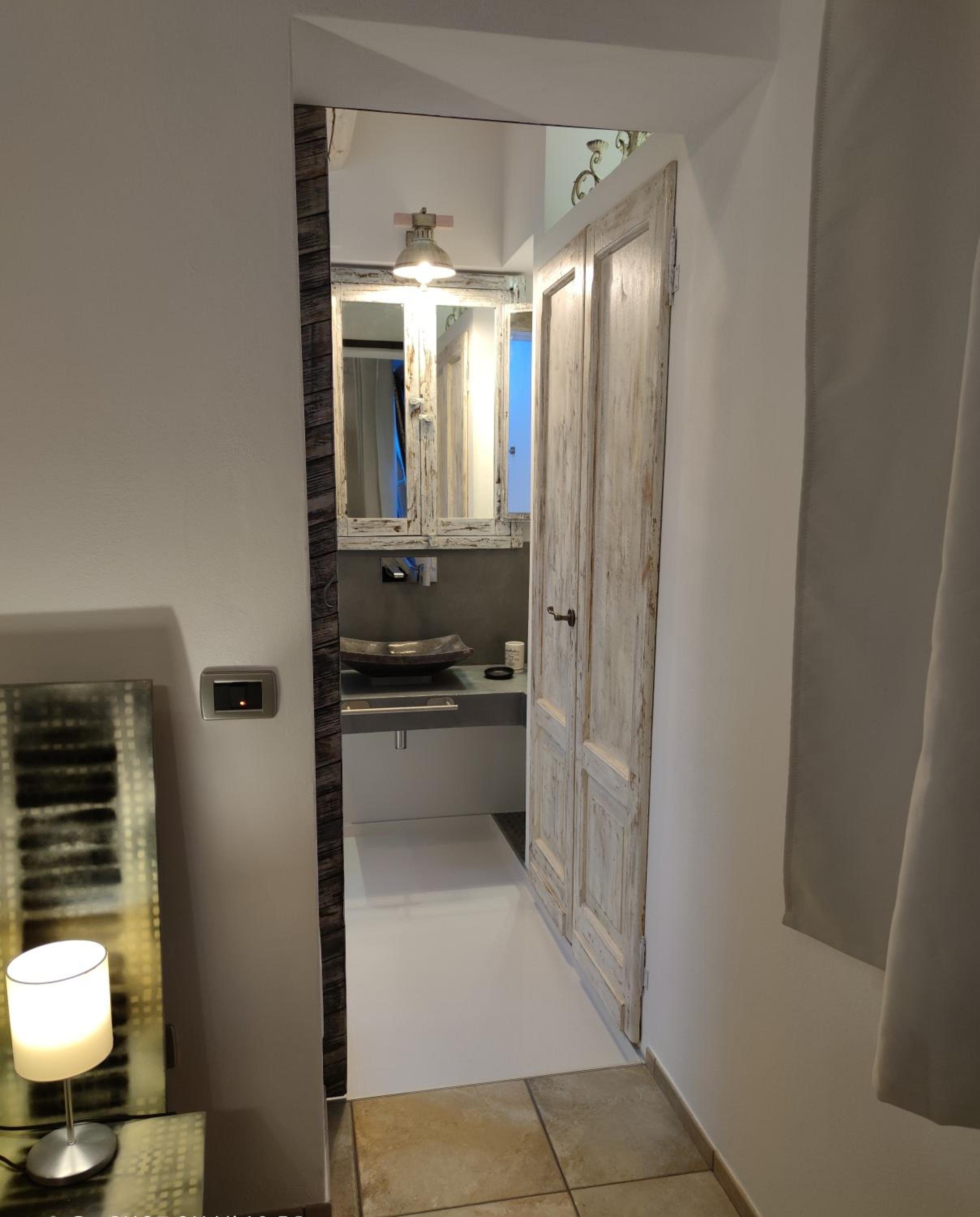 Double Room with Private Bathroom - Photo 2