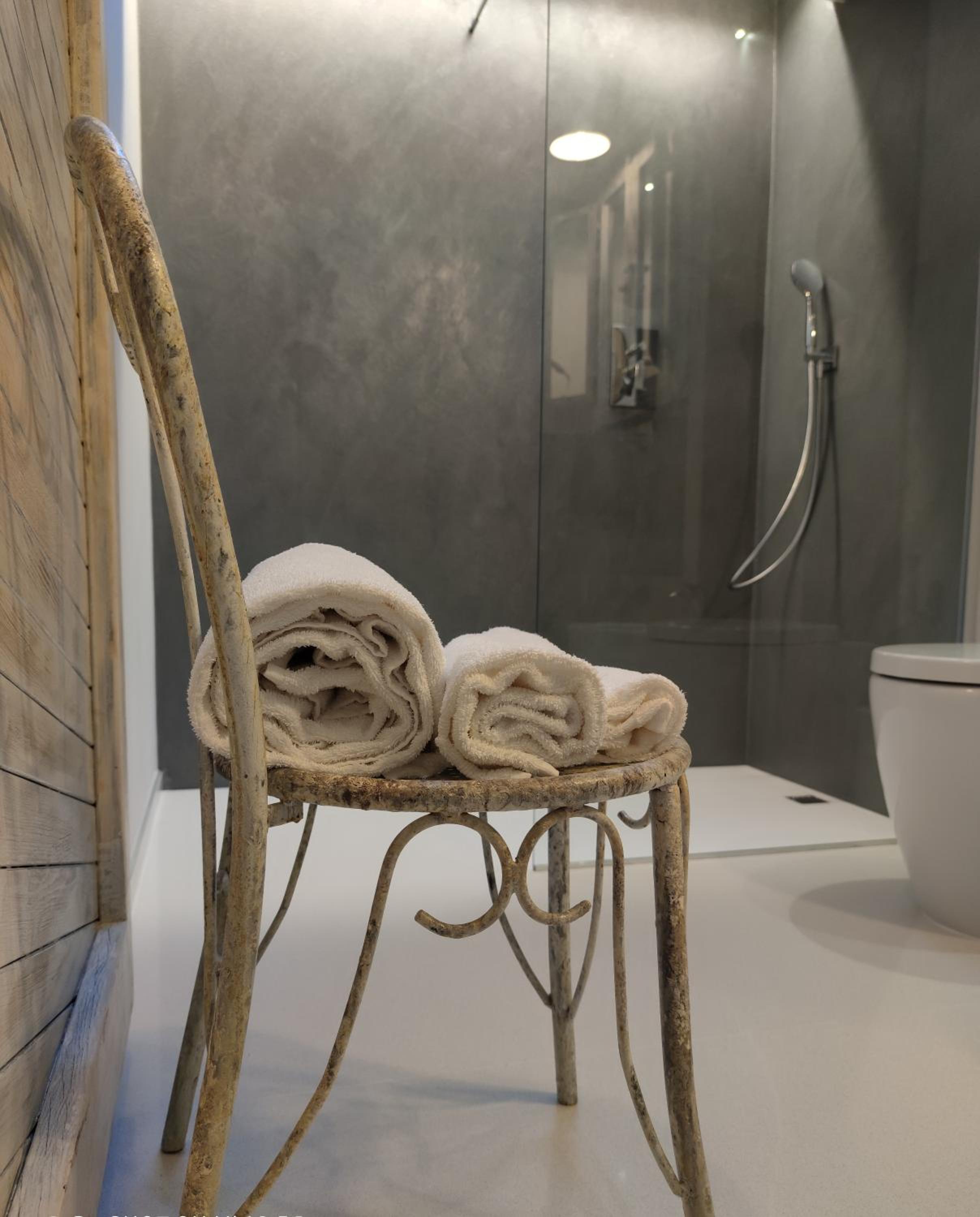 Double Room with Private Bathroom - Photo 6