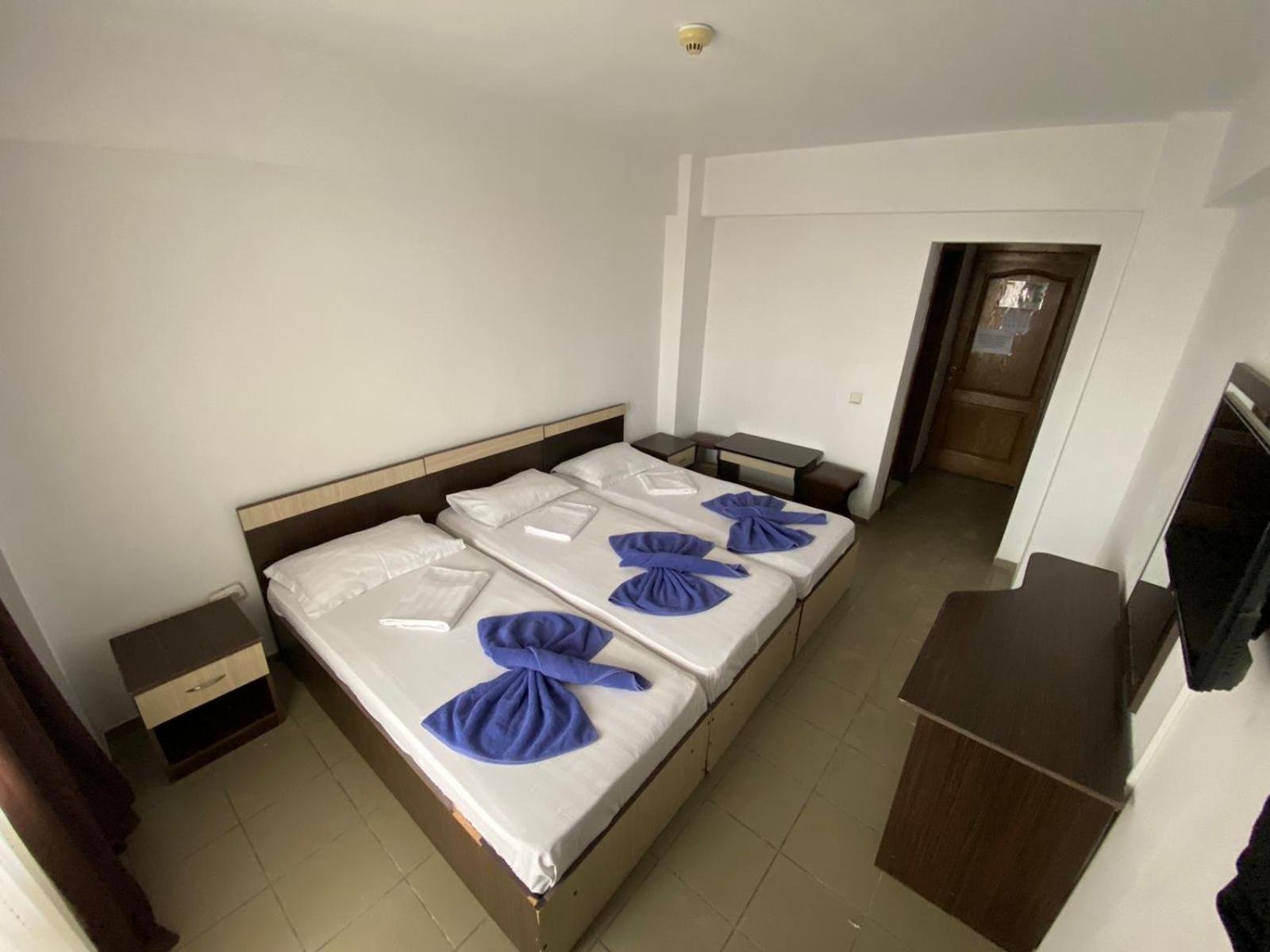 Triple Room with Private Bathroom - Photo 7