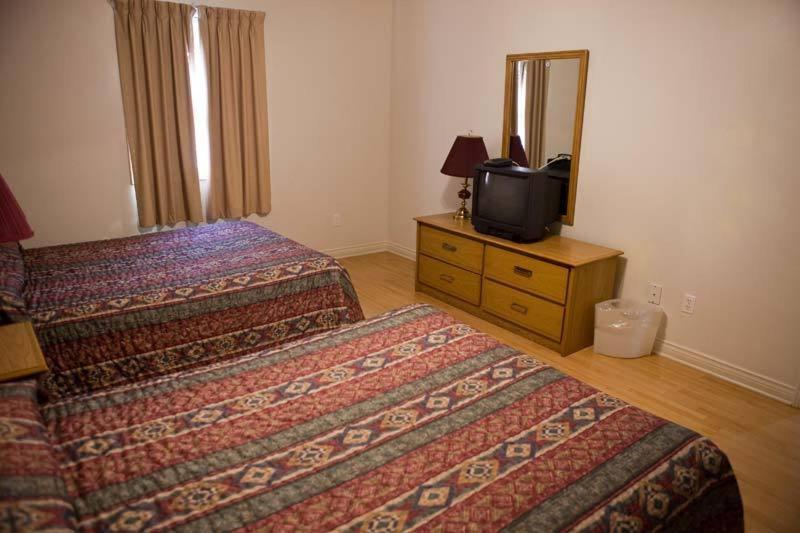 Double Room with Two Double Beds - Ground Floor photo 3