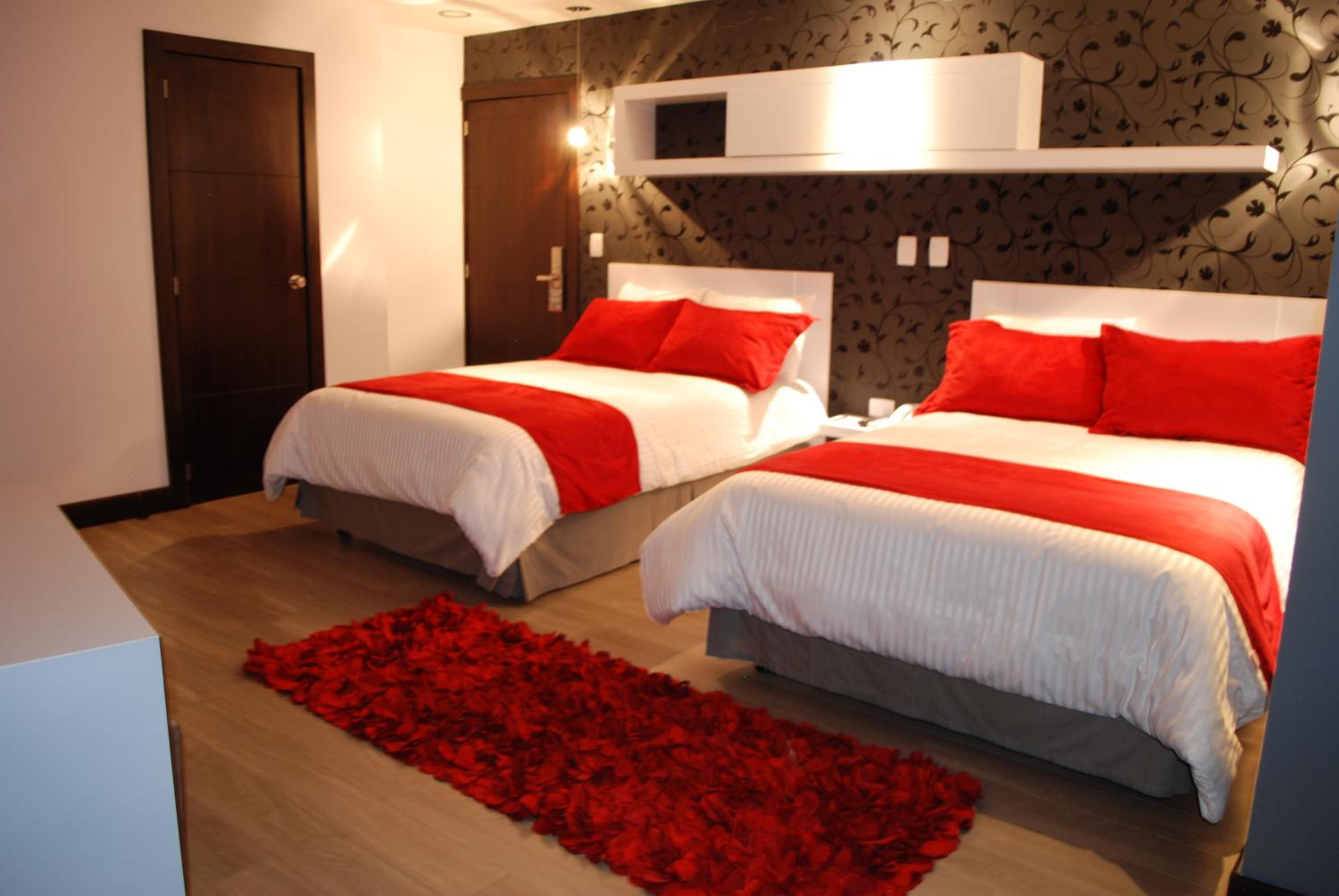 Deluxe Suite with Spa Bath photo 3