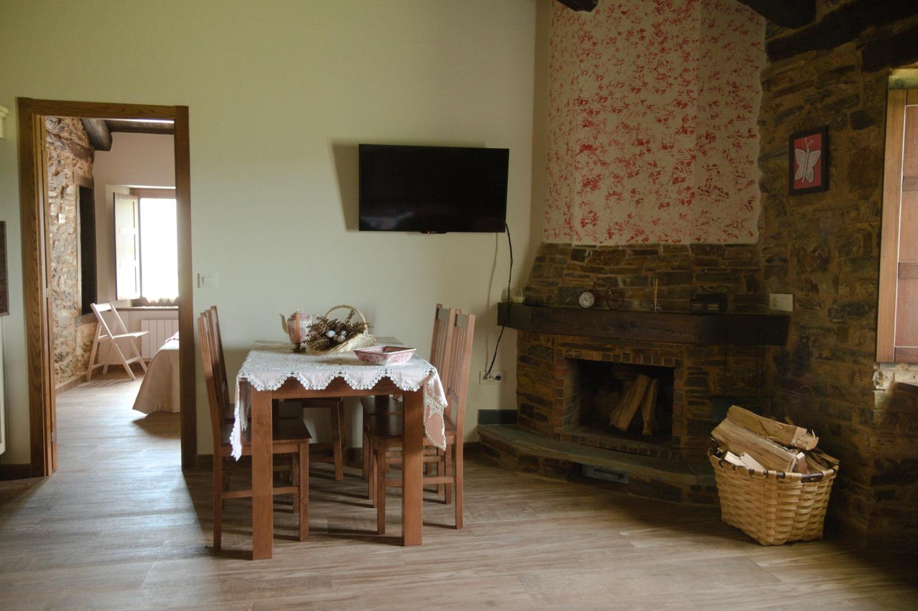 Apartment with Mountain View - Photo 9