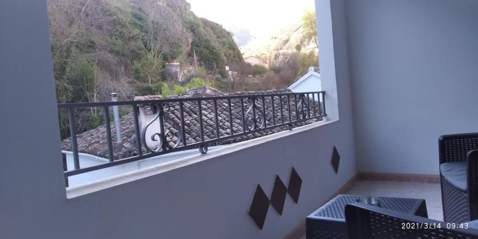 Apartment with Terrace - Photo 9