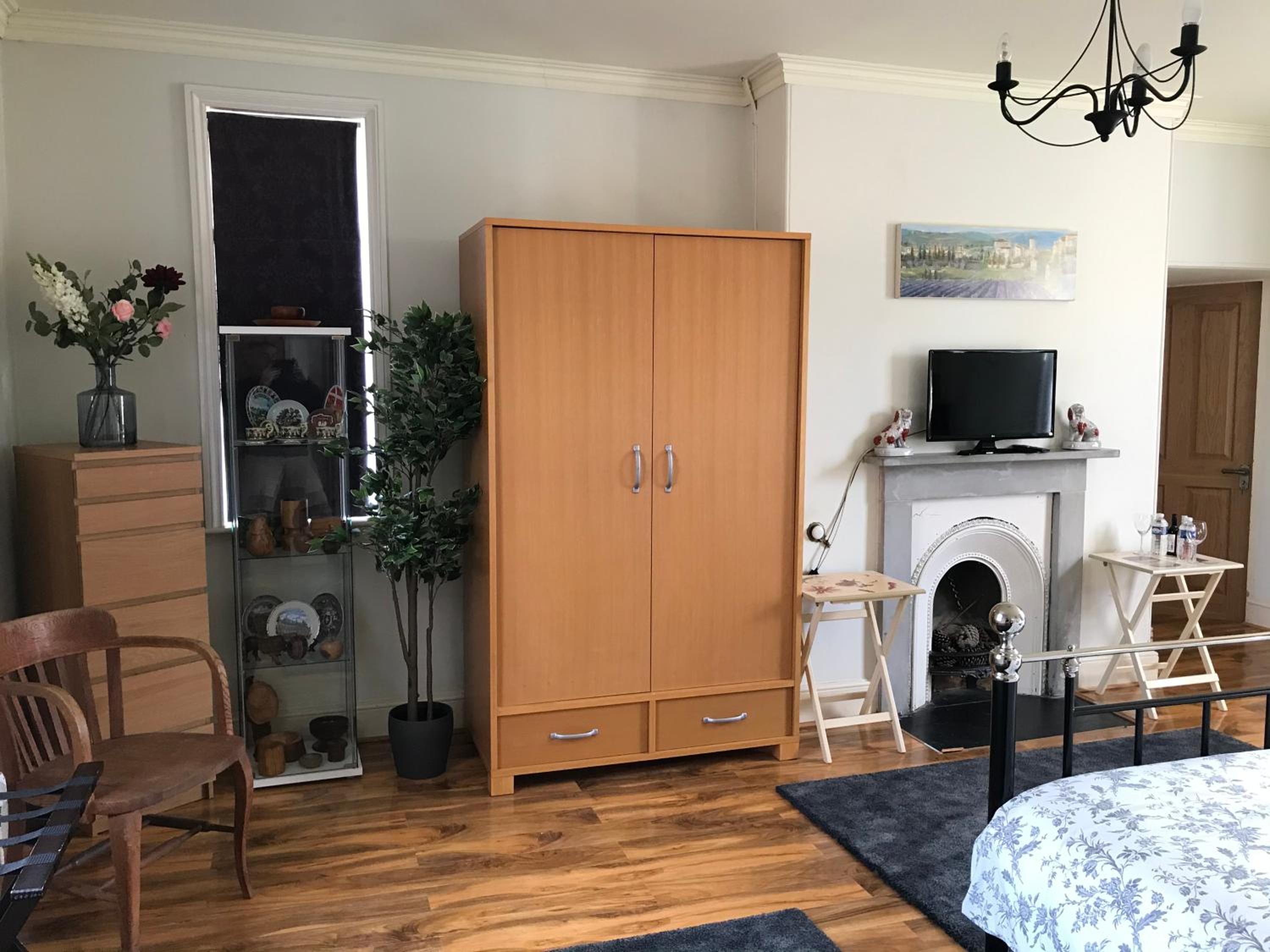 Triple Room with Private Bathroom - Photo 7