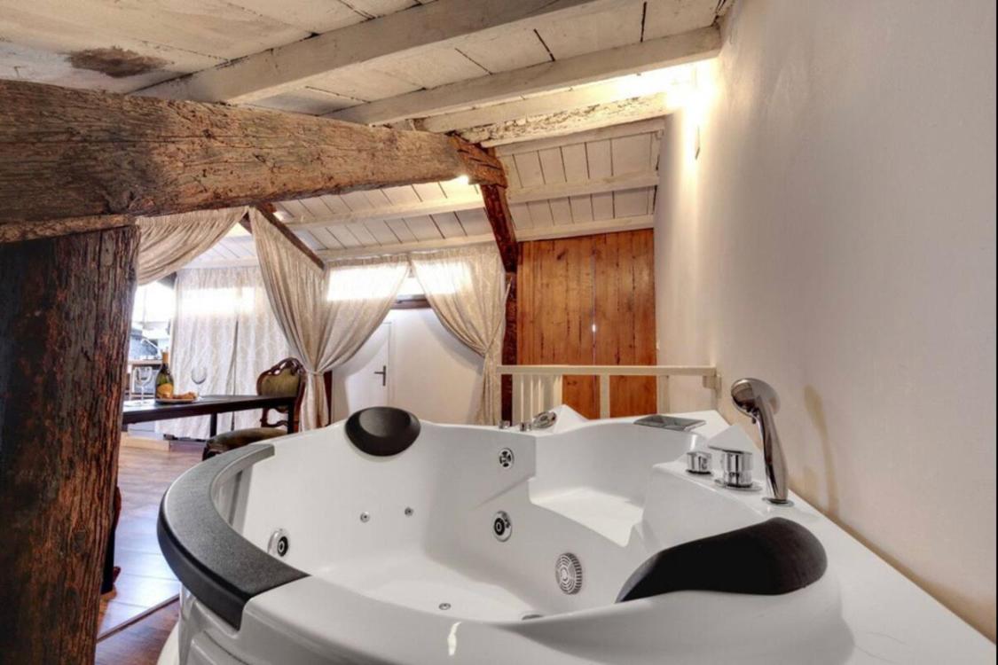 One-Bedroom Rooftop Apartment with Jacuzzi photo 3