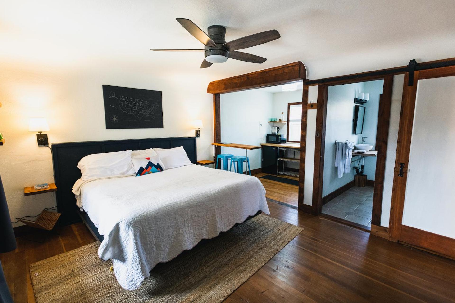 Deluxe King Suite