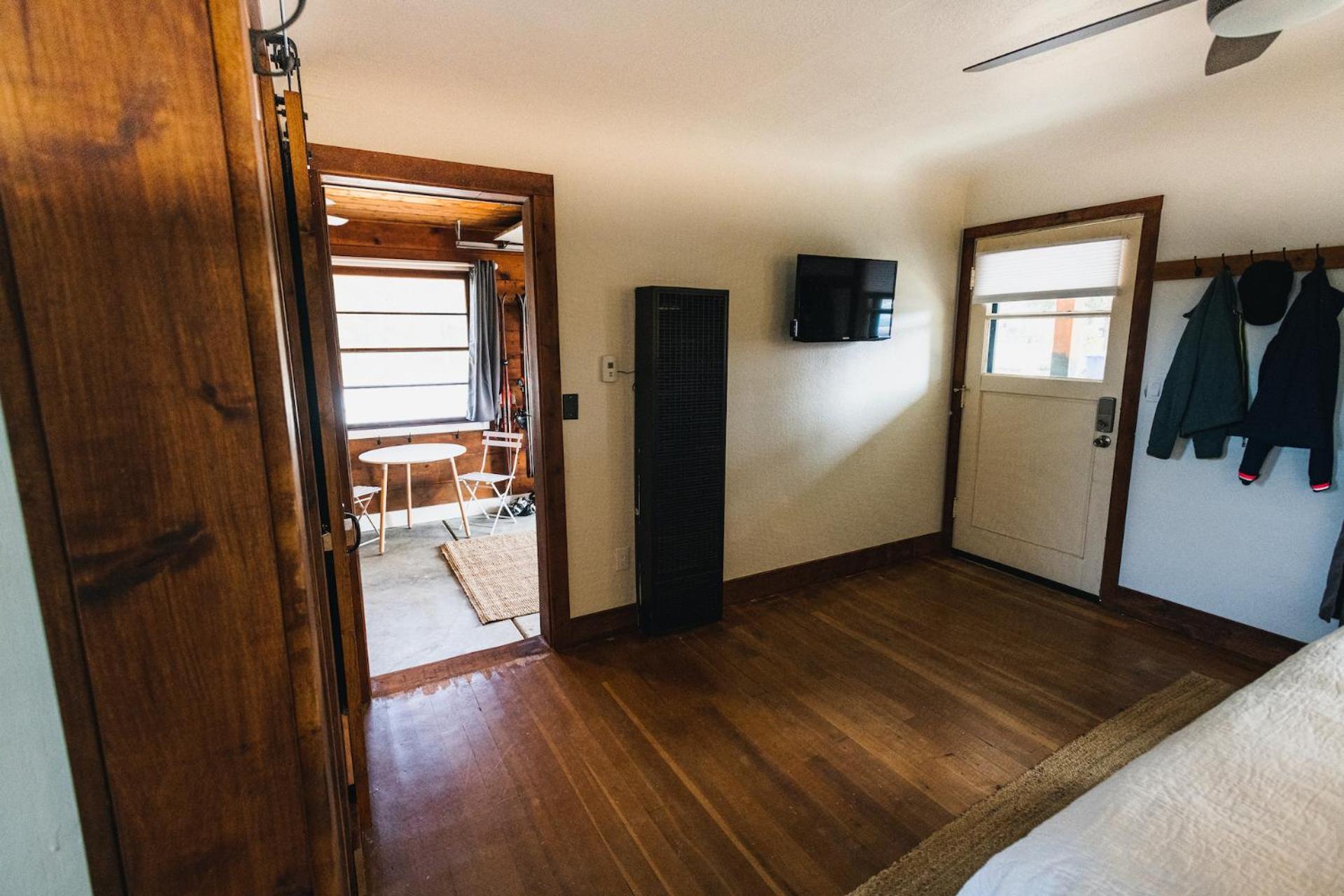 Deluxe King Suite photo 3