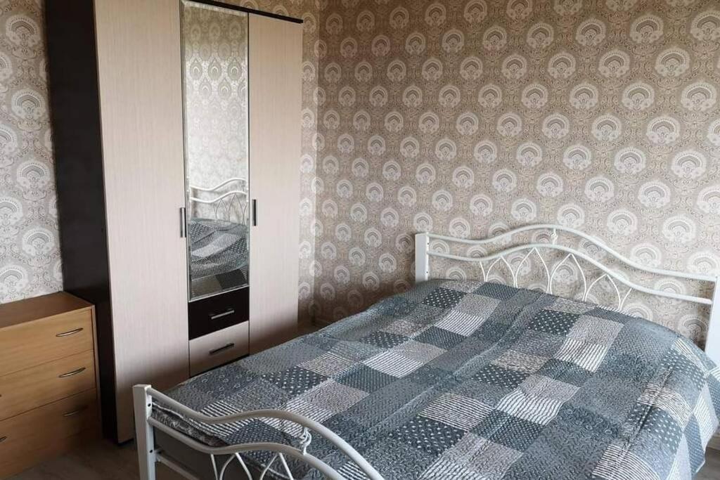 One-Bedroom Apartment - Photo 1