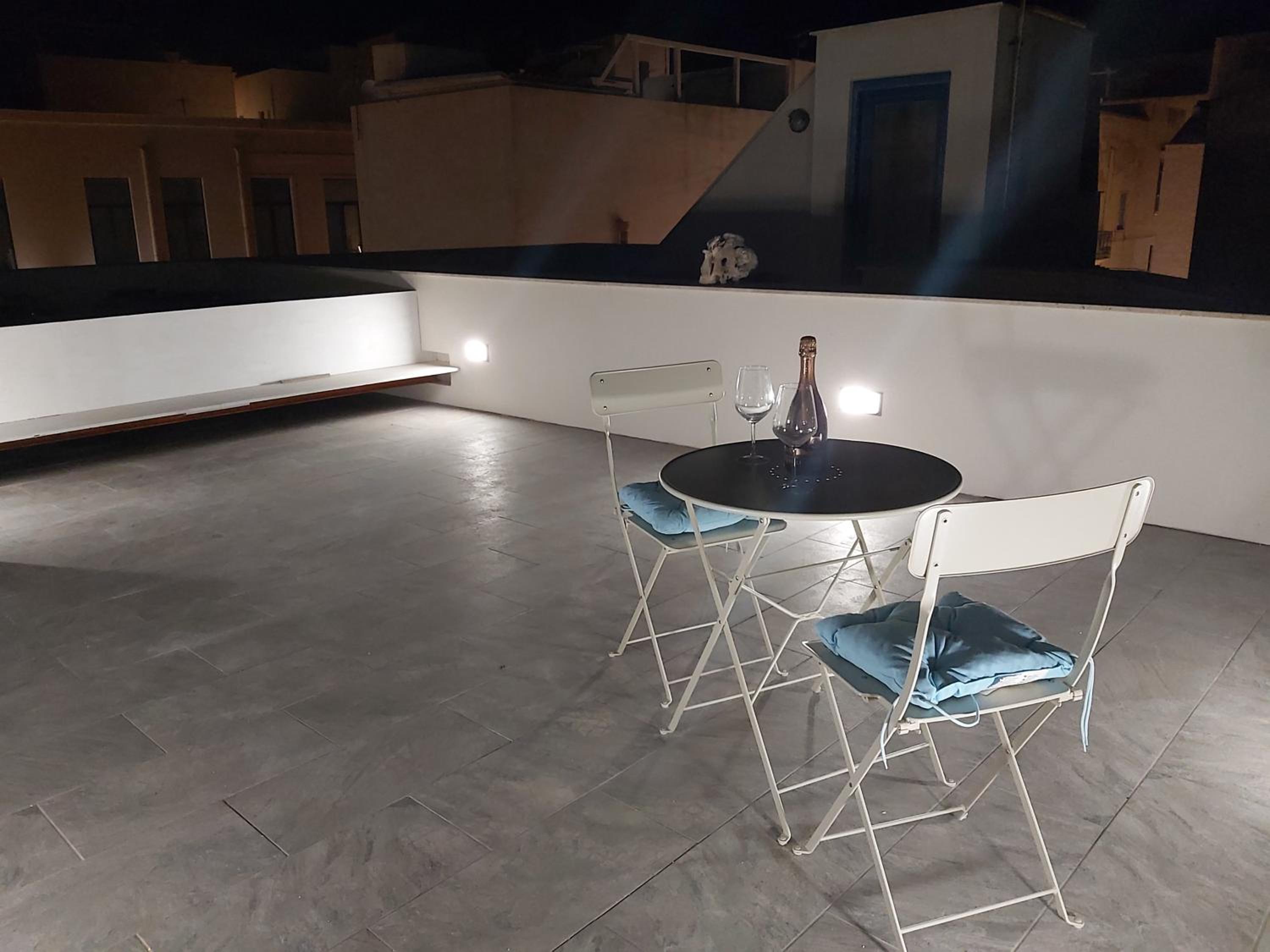 Apartment With Terrace - Photo 10