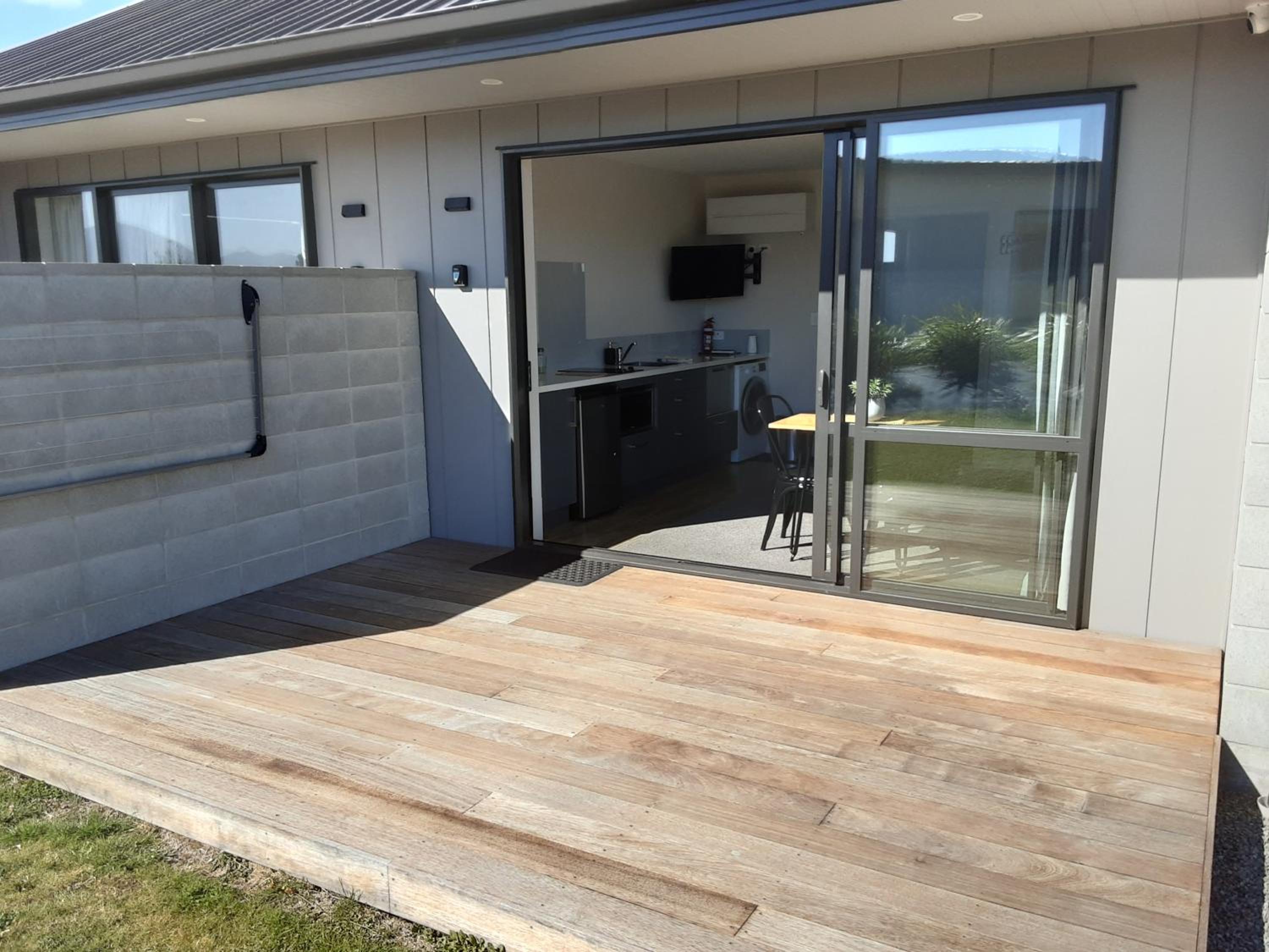 One-Bedroom Apartment - Photo 5