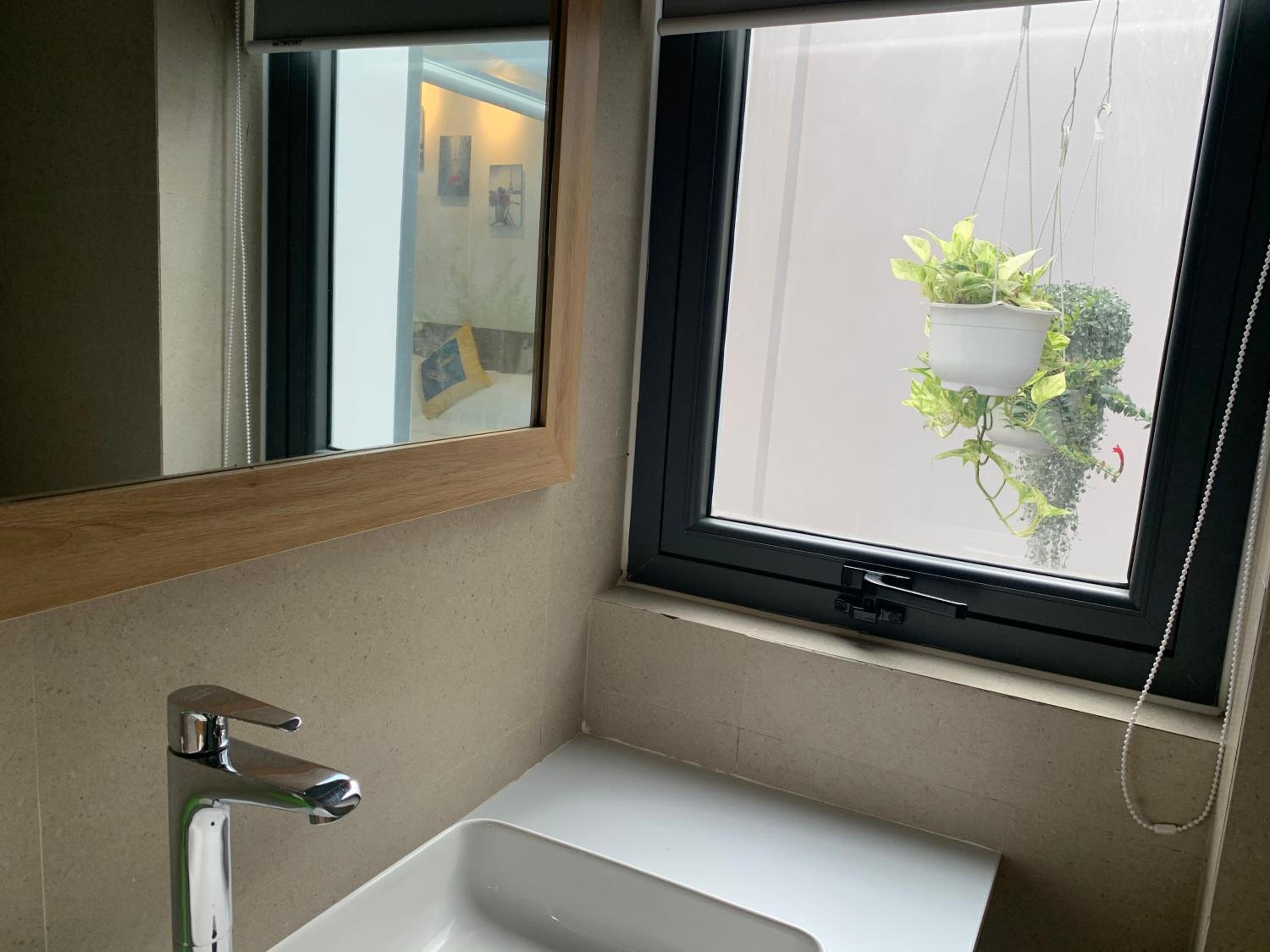 Large Double Room - Photo 10