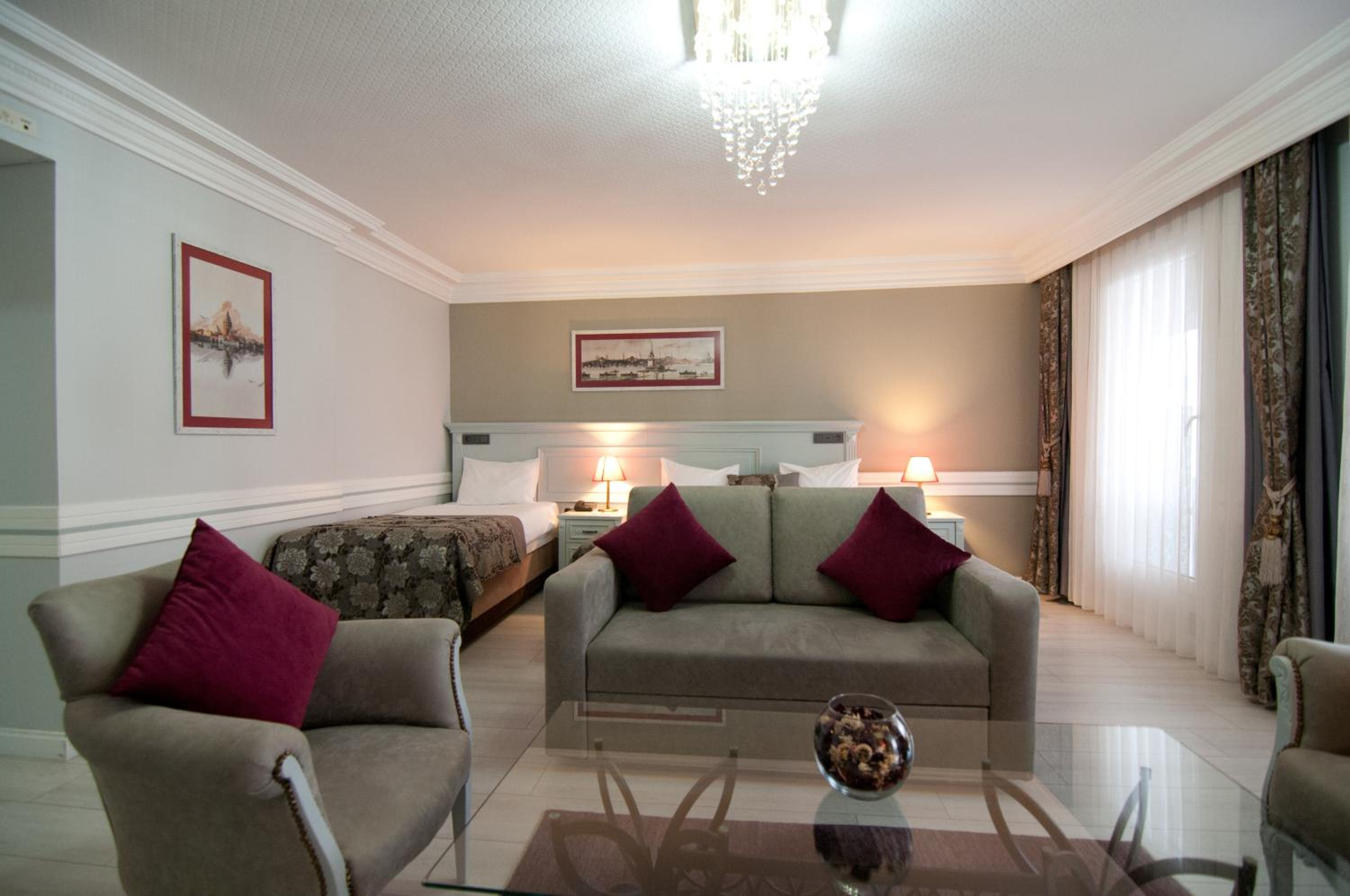 Suite with Balcony and Sea View