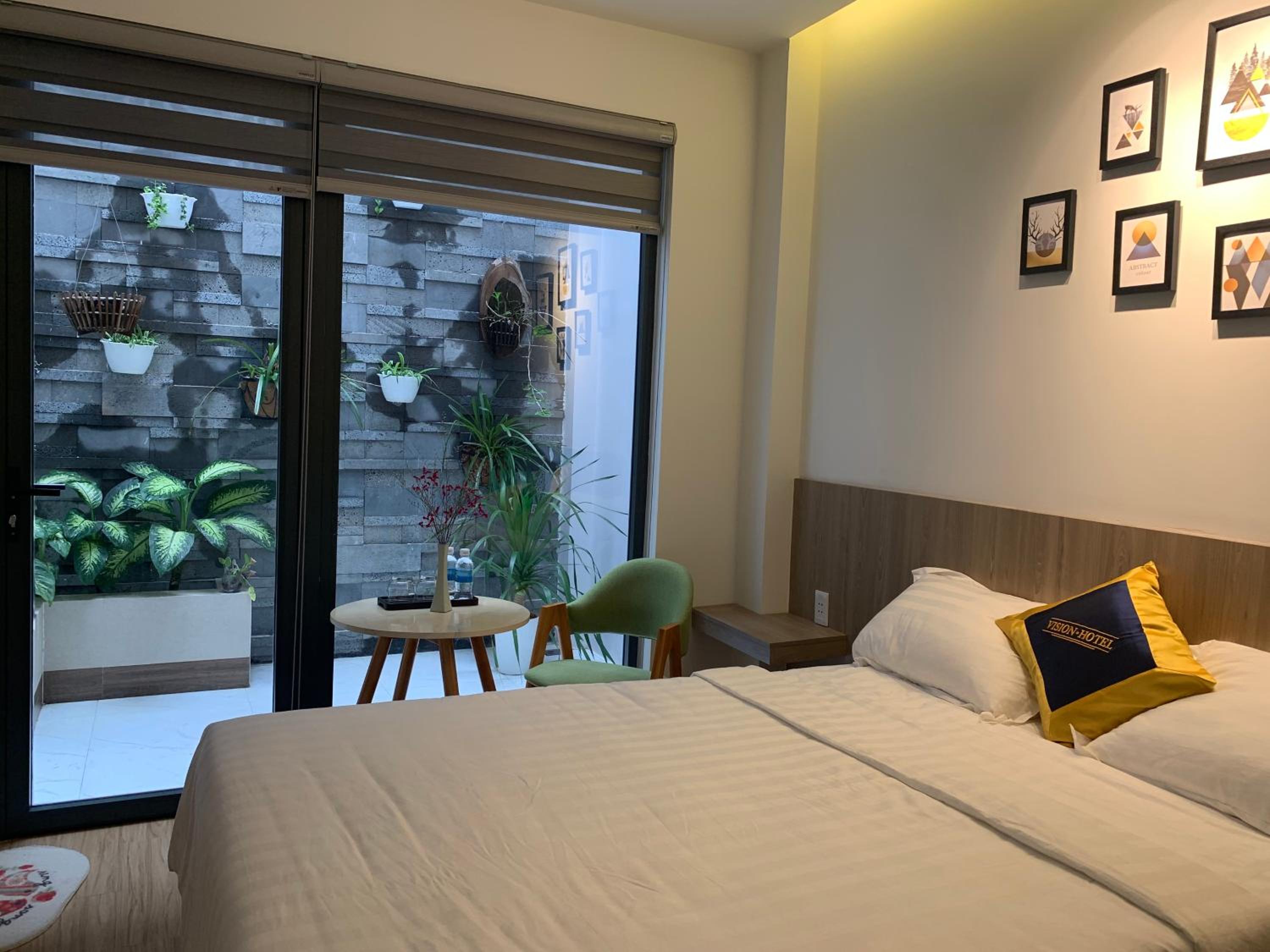 Large Double Room - Photo 1
