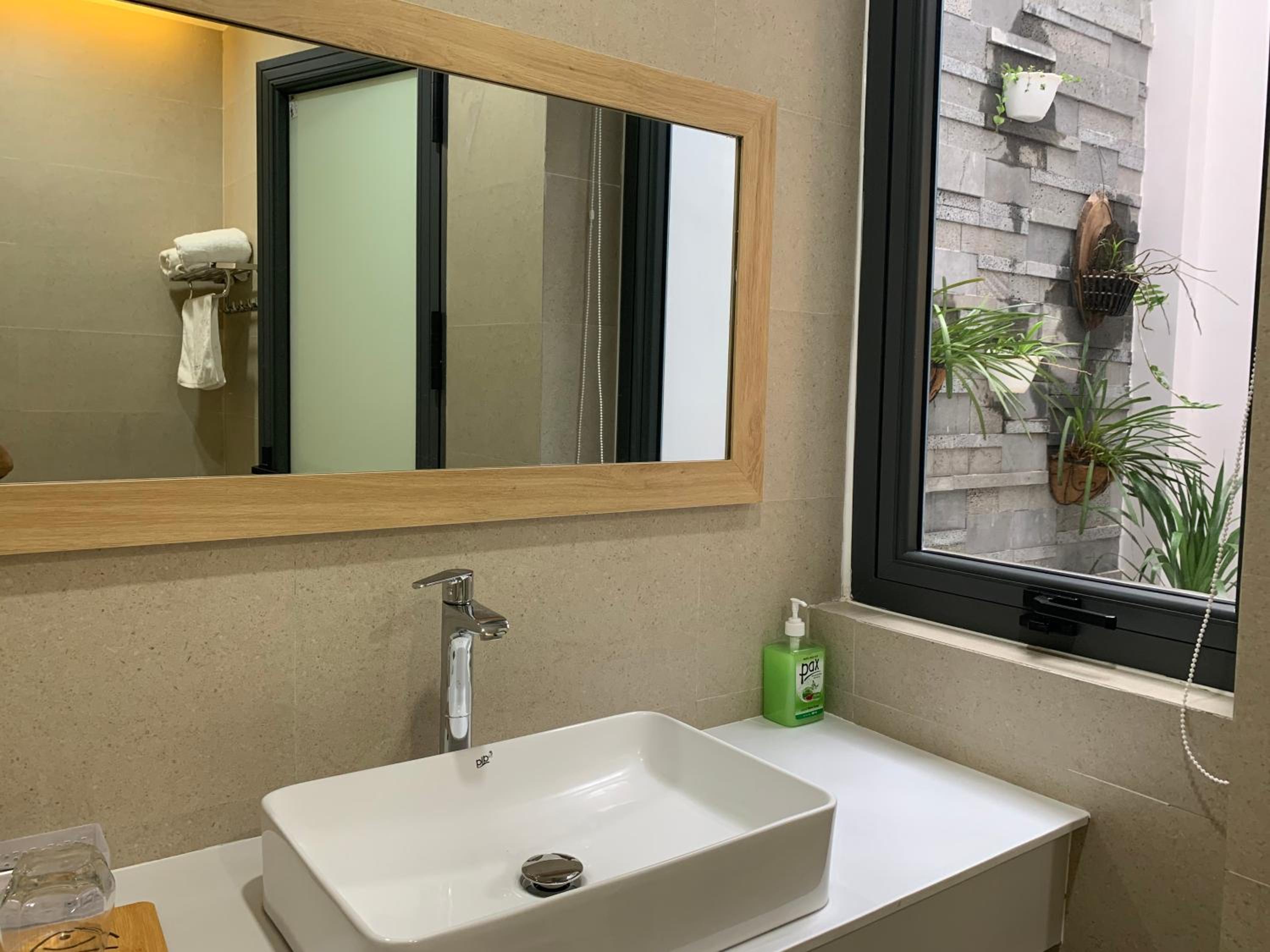 Large Double Room - Photo 12