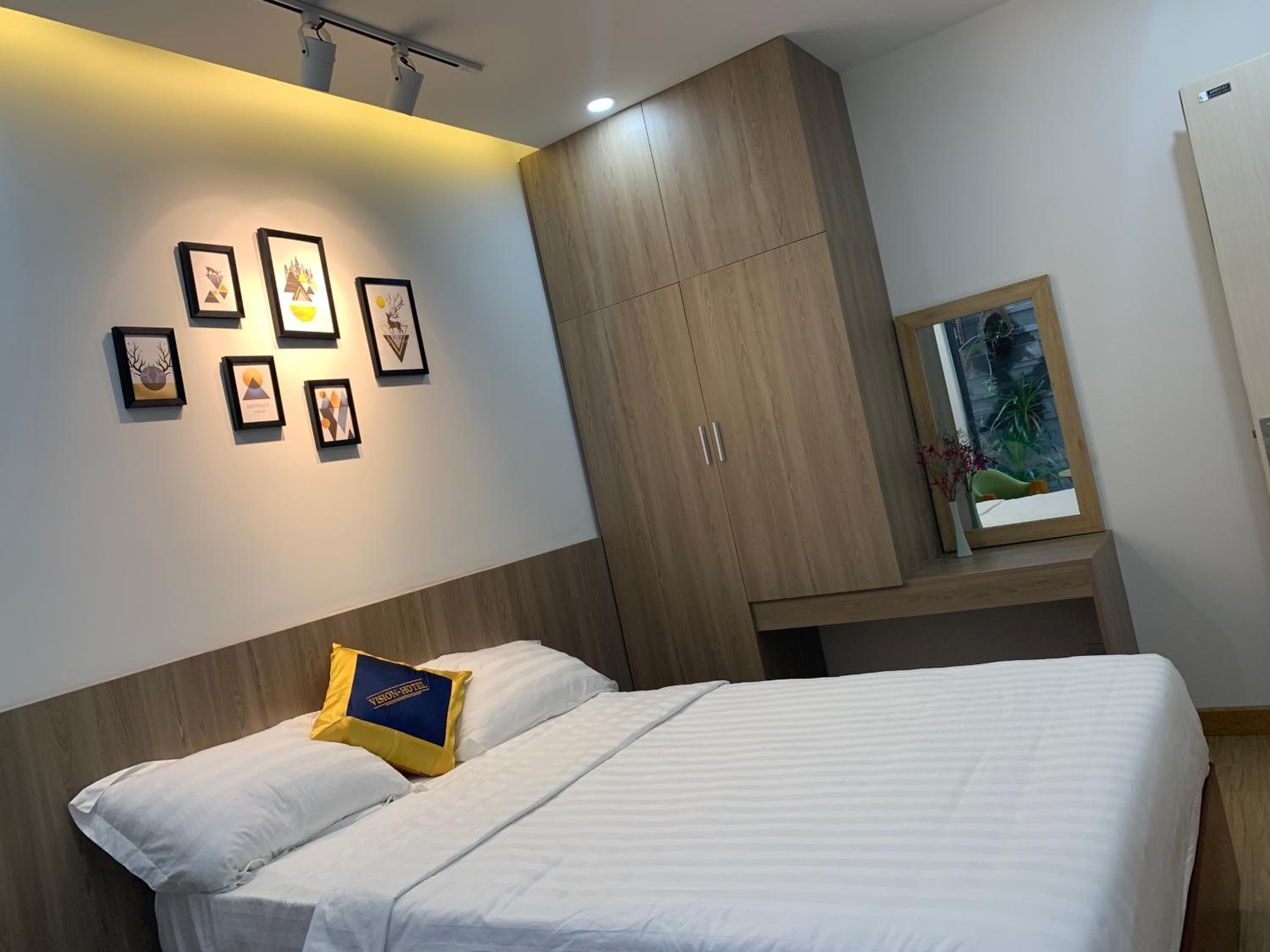 Large Double Room - Photo 18
