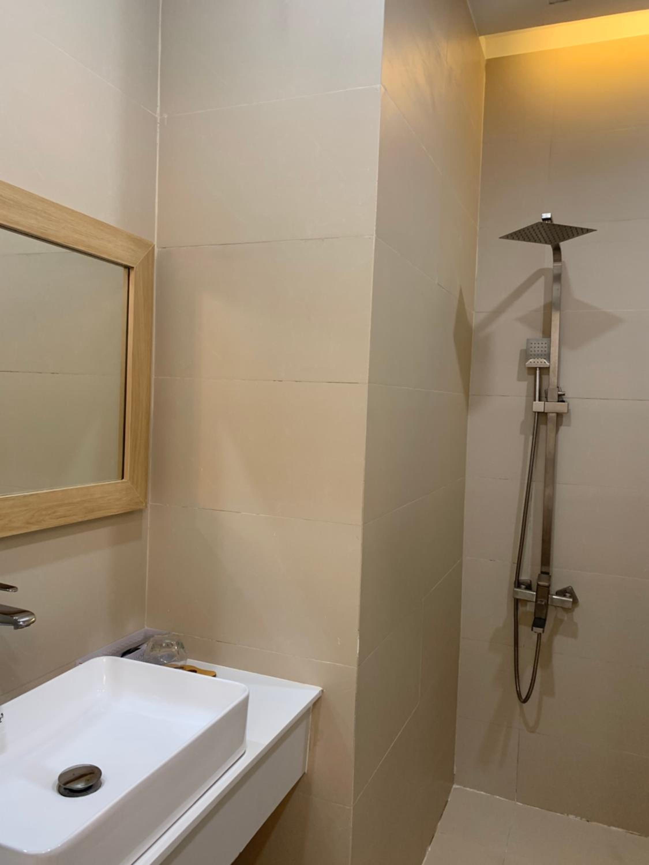 Large Double Room - Photo 17