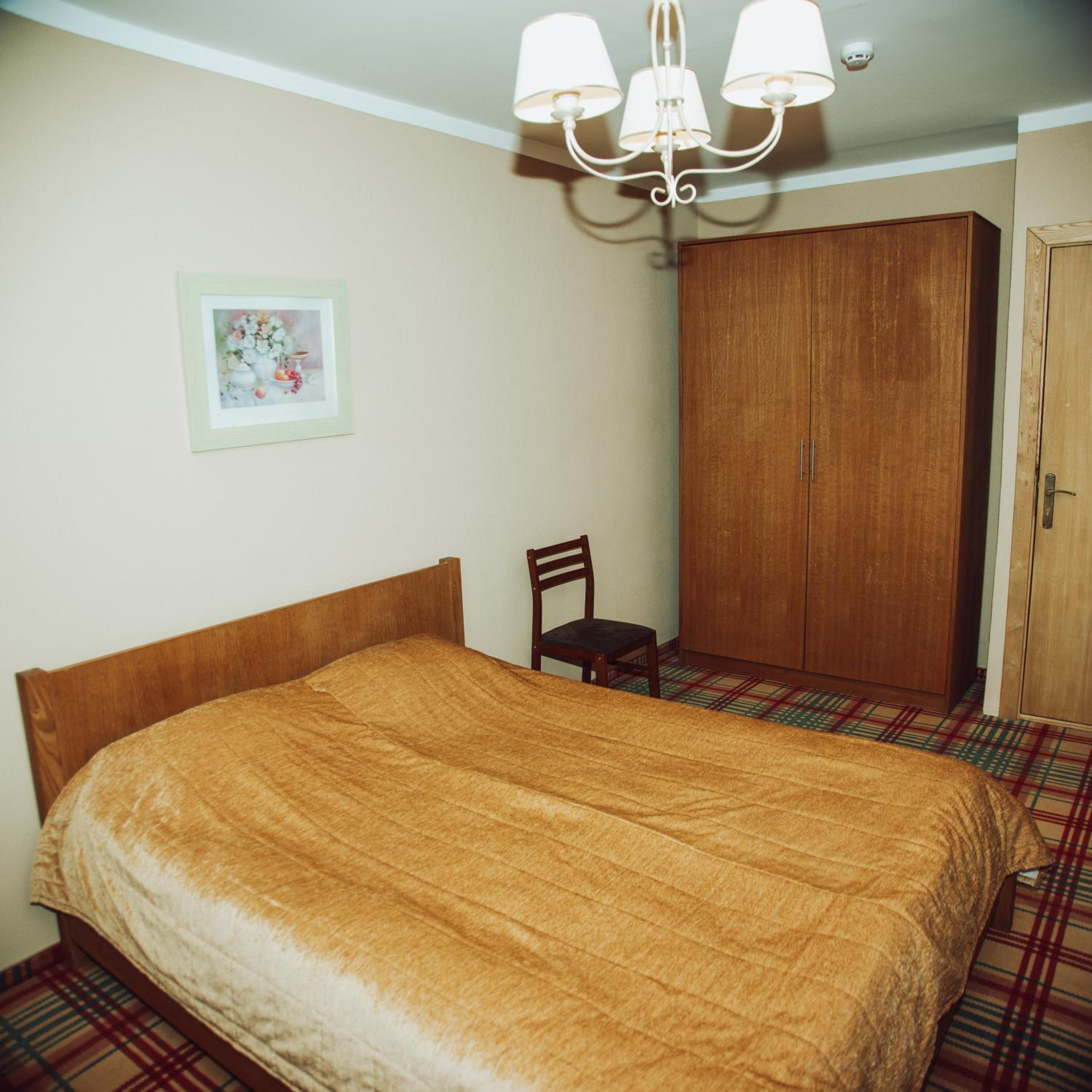 Large Double Room - Photo 3
