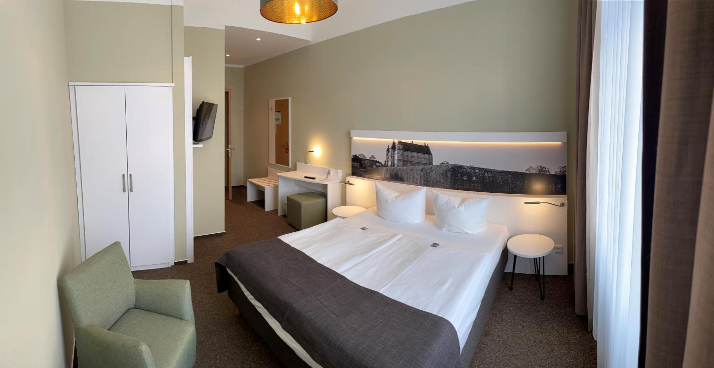 Standard Double Room - Photo 9