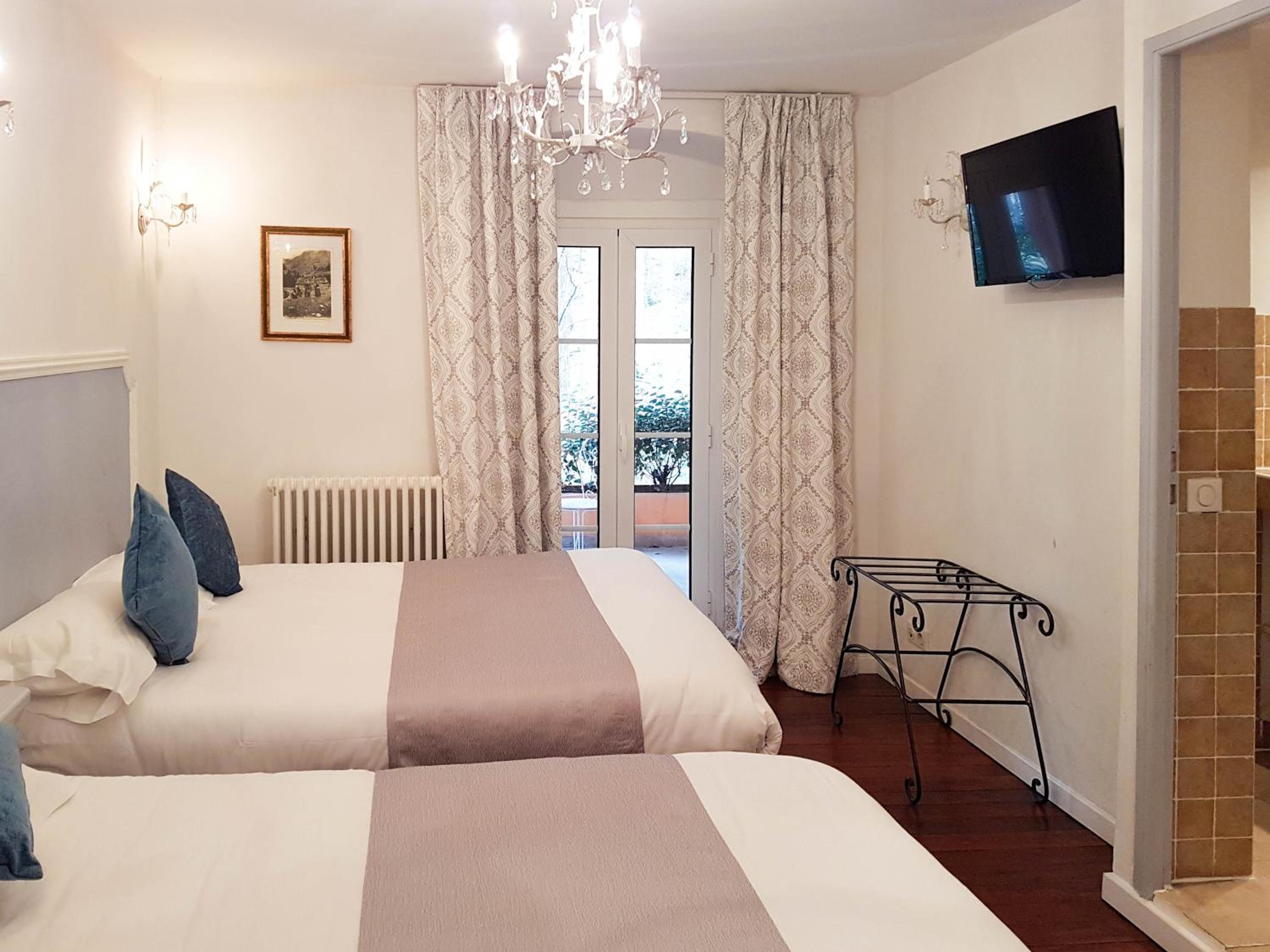 Deluxe Room - Photo 2