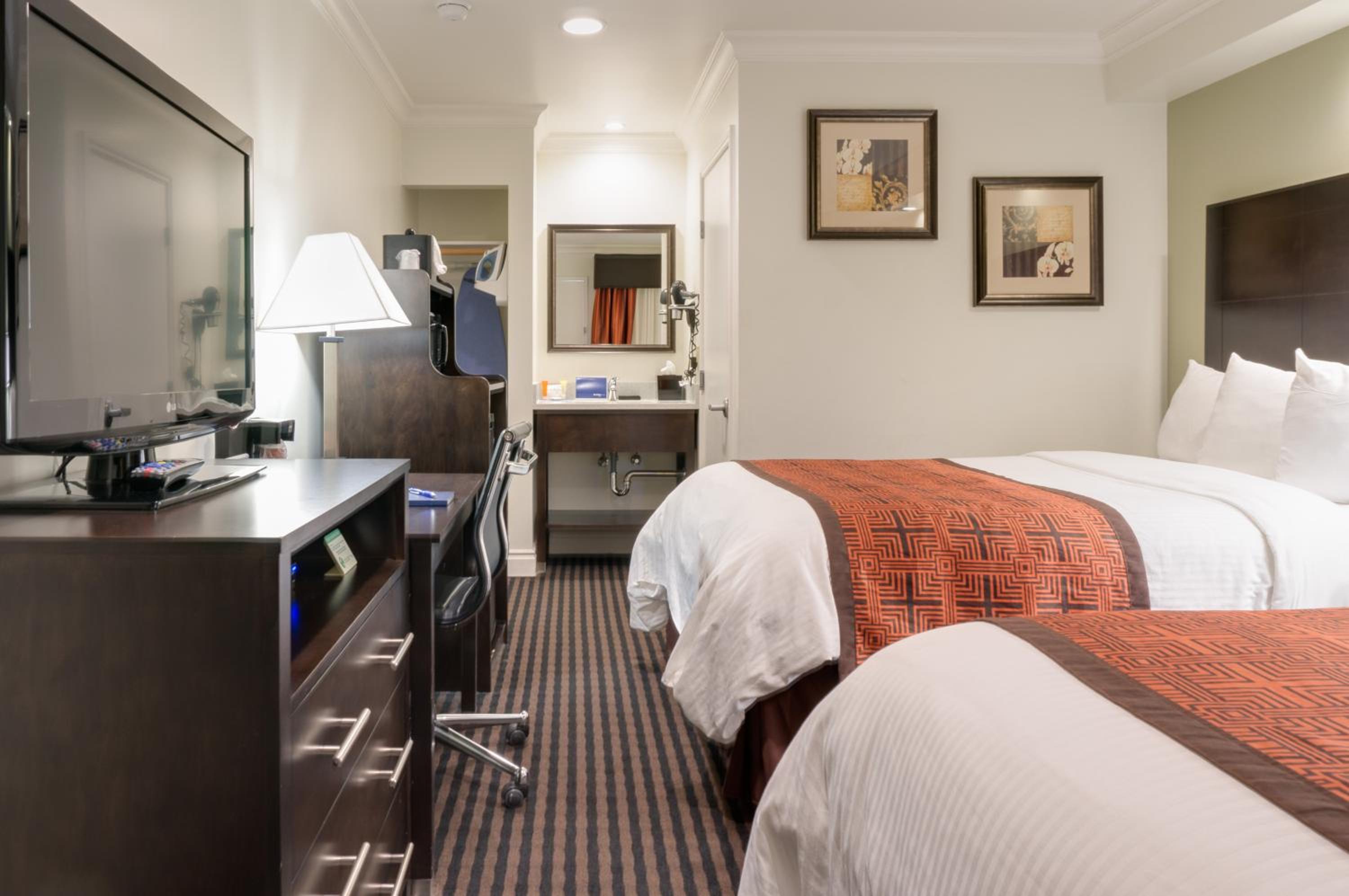 Double Room with Two Double Beds - Photo 10