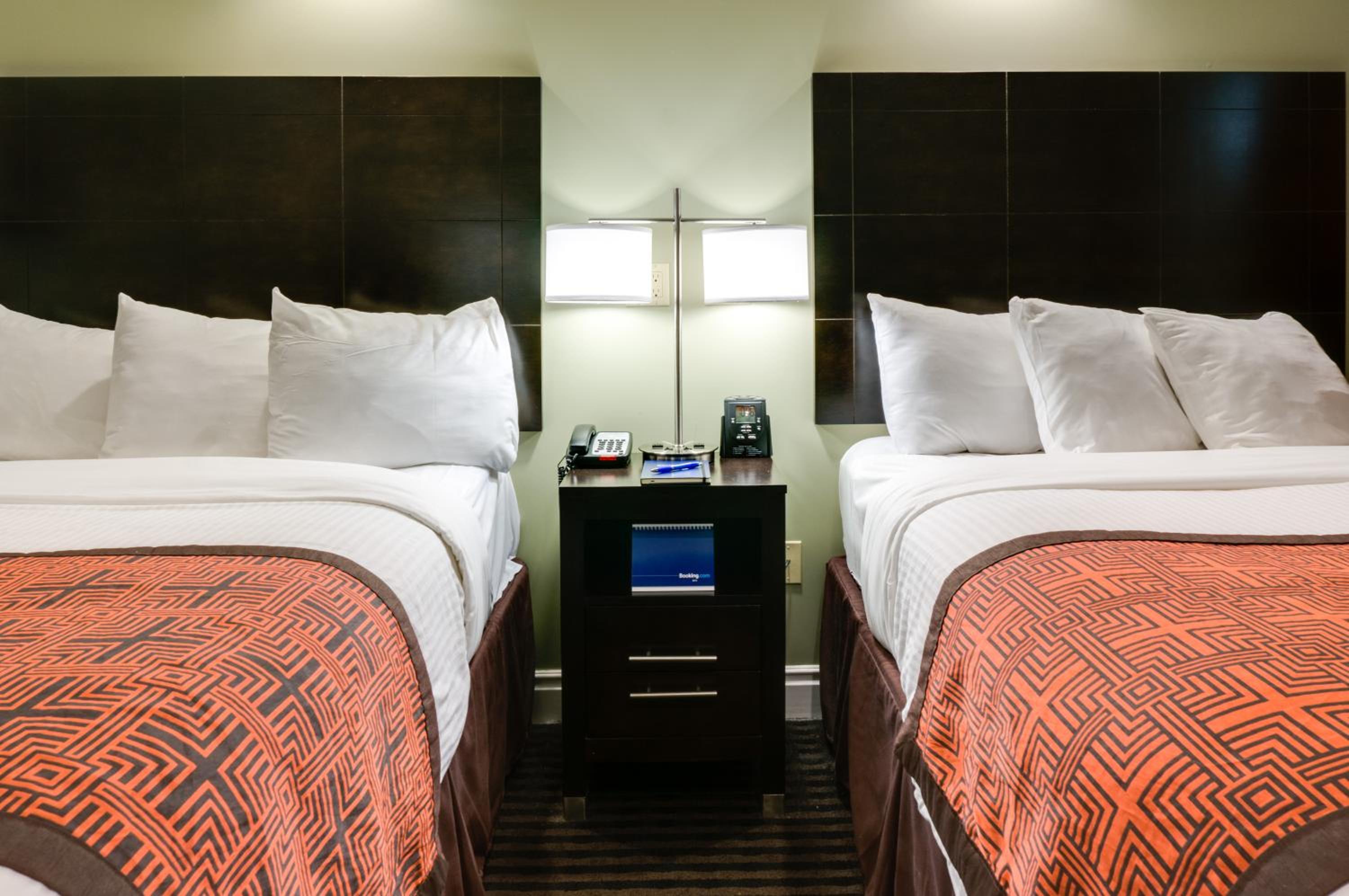 Double Room with Two Double Beds - Photo 12