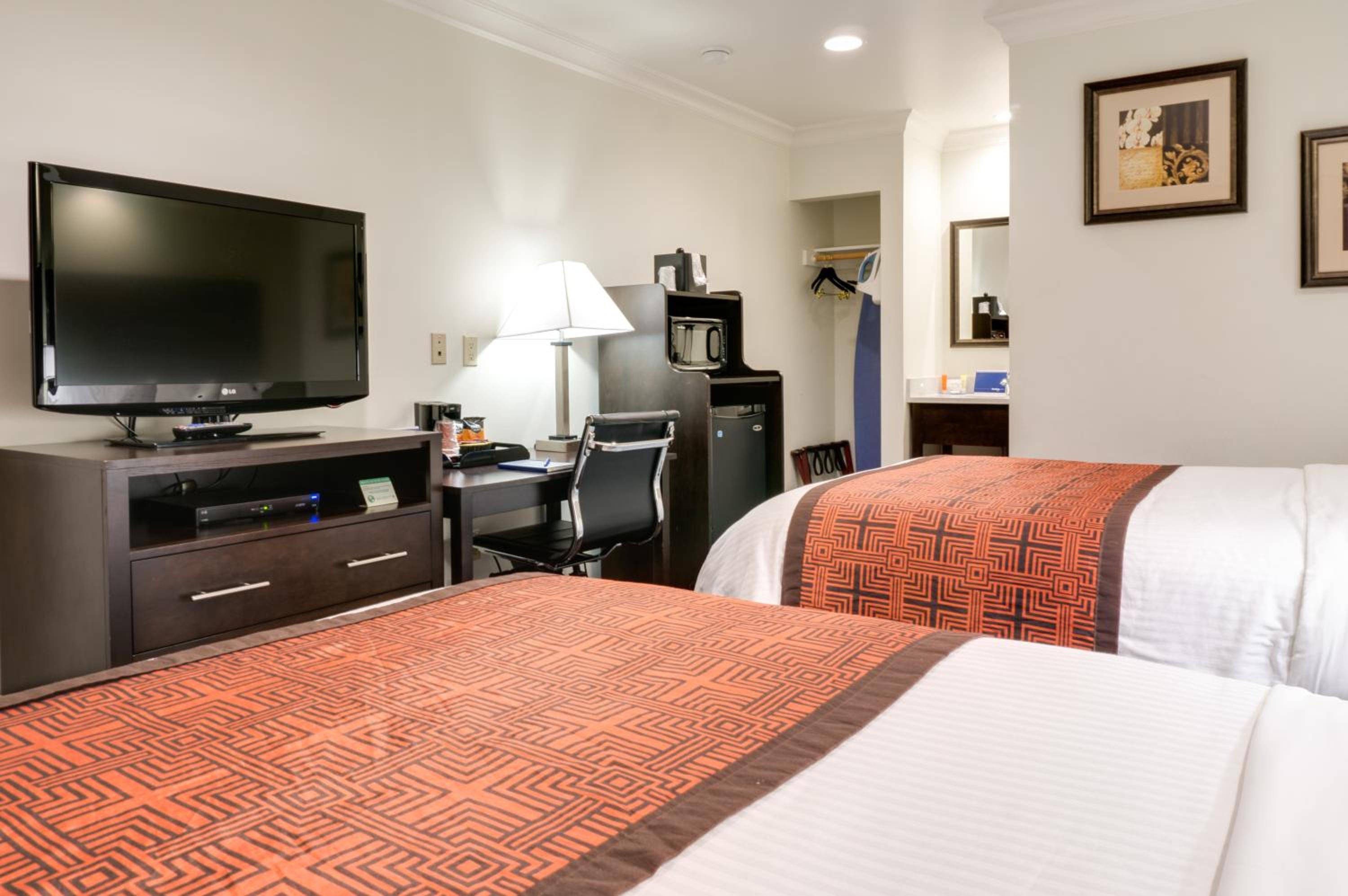 Double Room with Two Double Beds - Photo 1