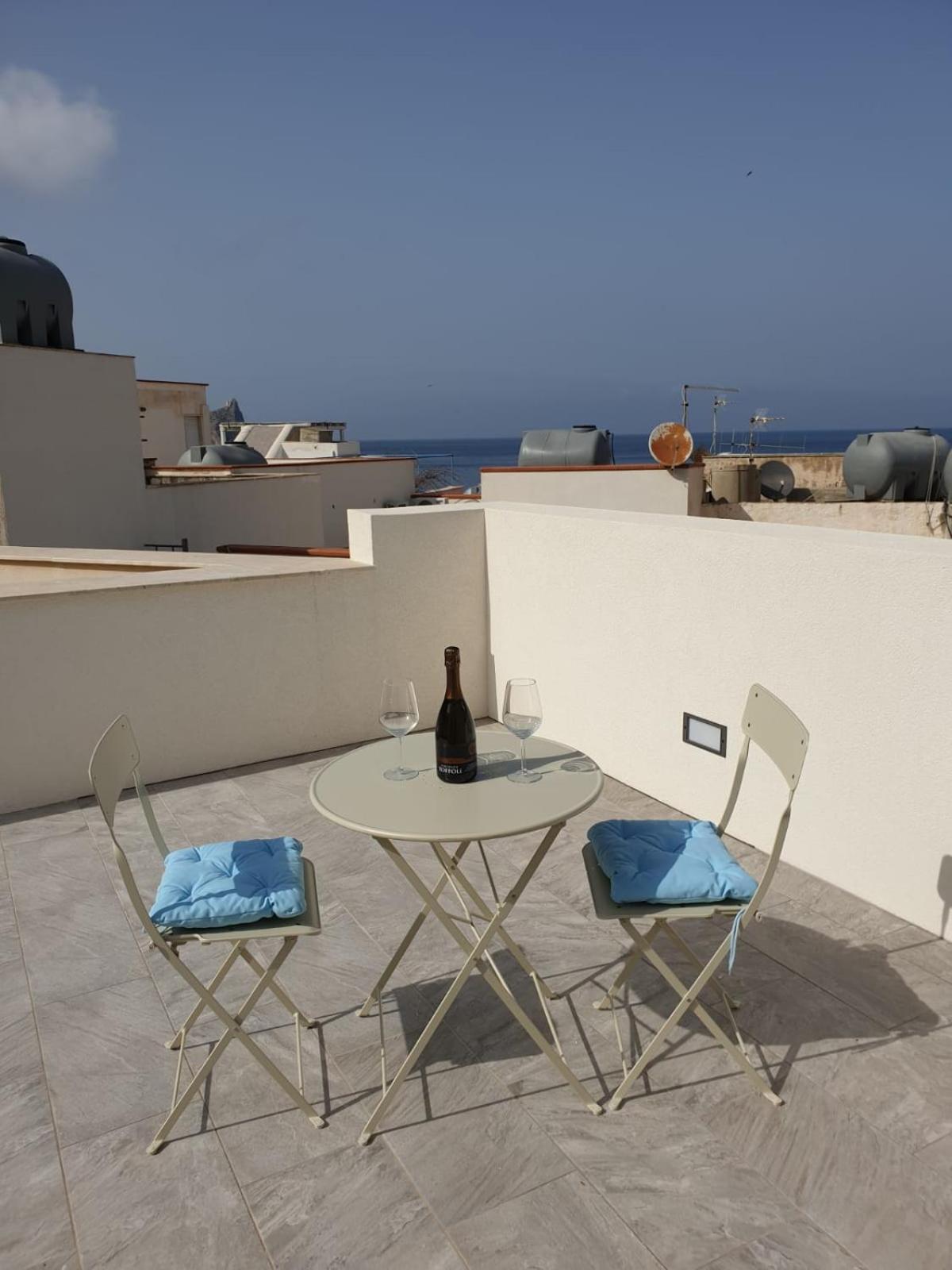 Apartment With Terrace - Photo 2
