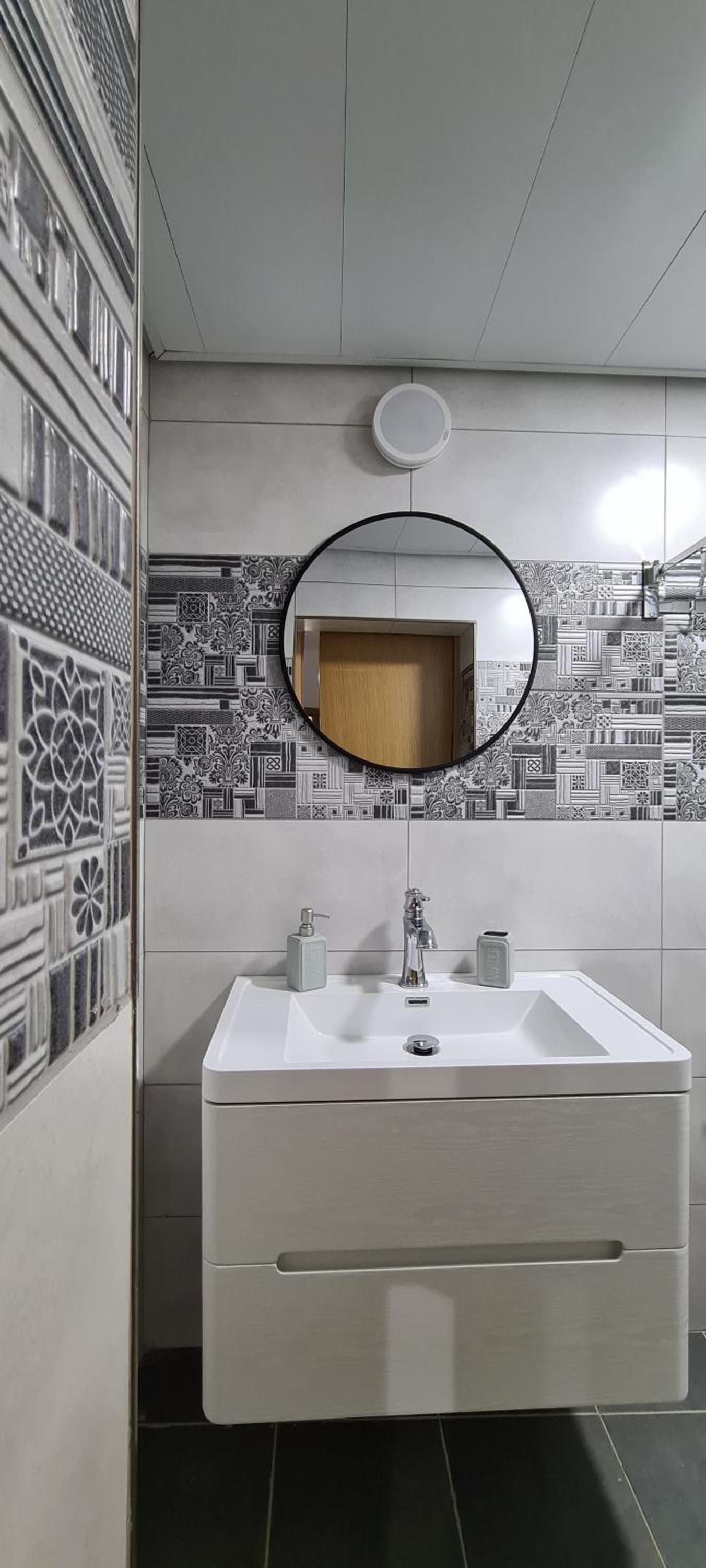 Deluxe Double or Twin Room - Photo 19