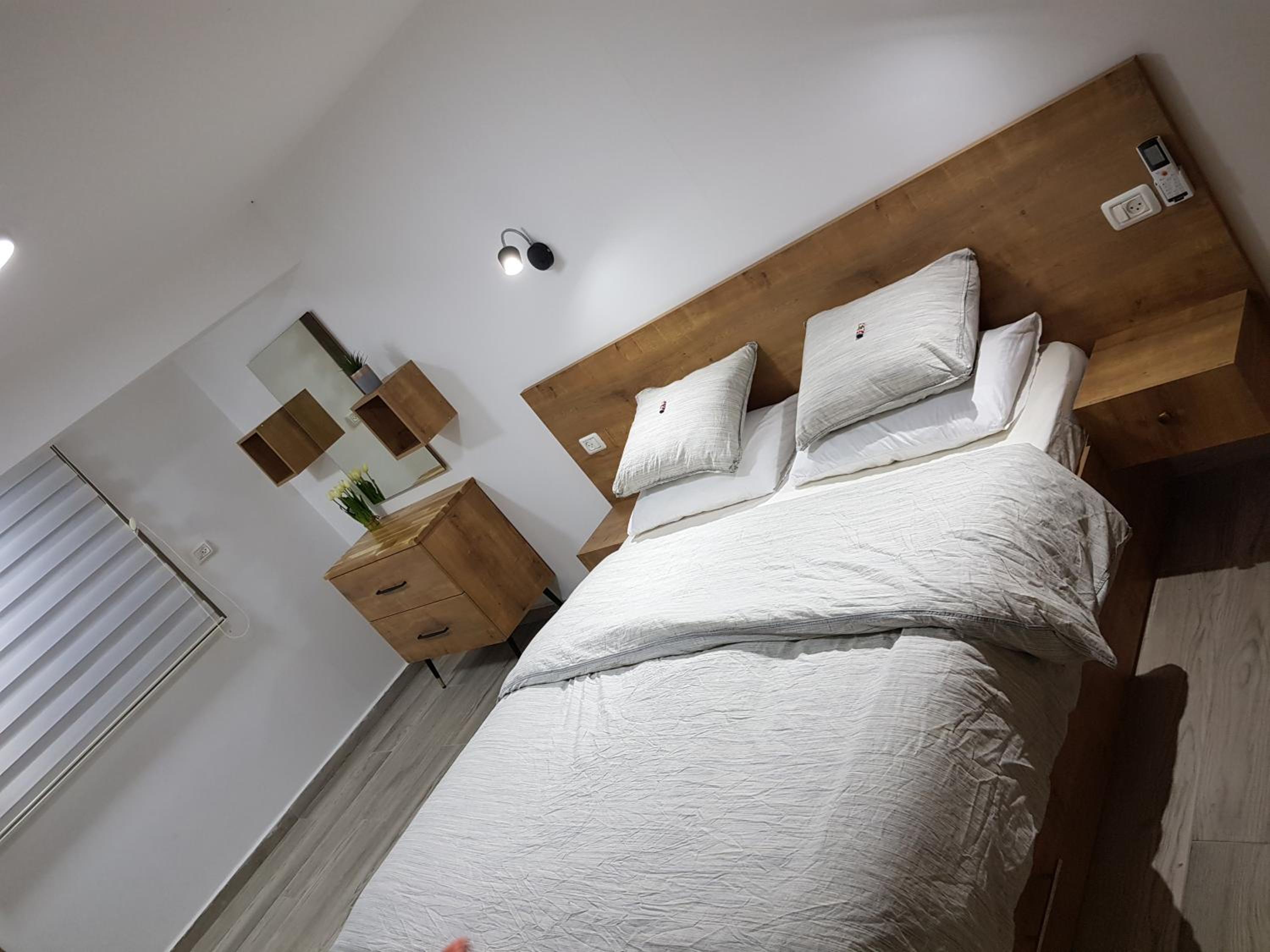 Deluxe Family Suite - Photo 14