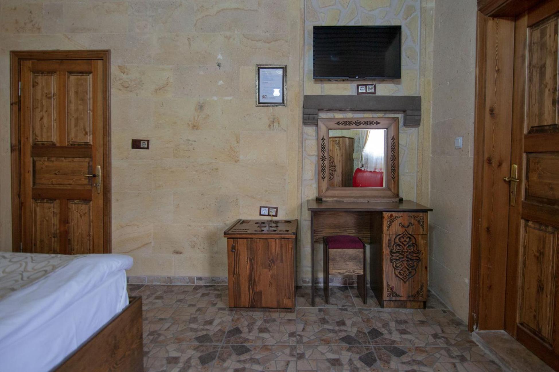 Economy Triple Room photo 1