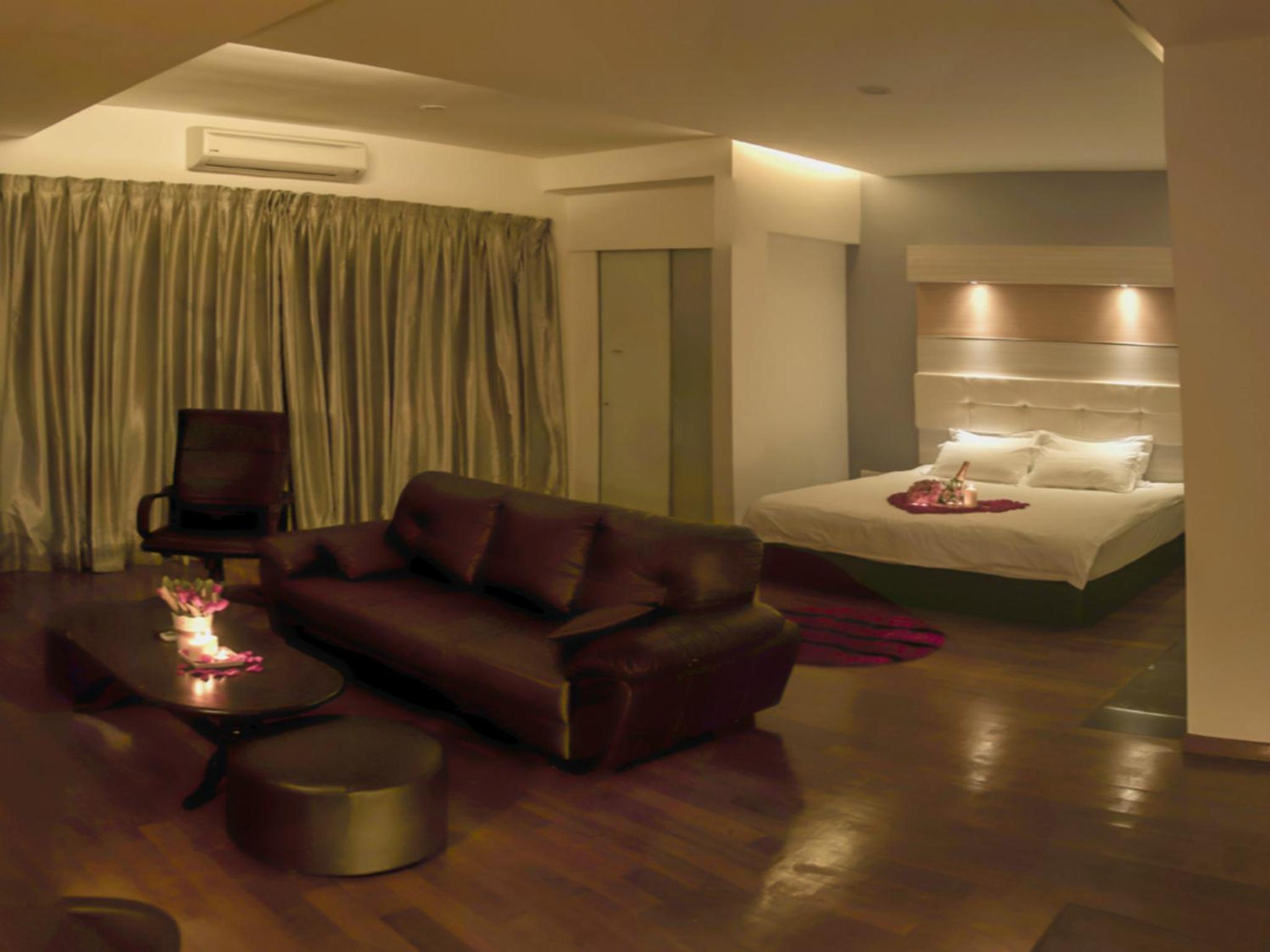 Superior Suite with Spa Bath photo 2